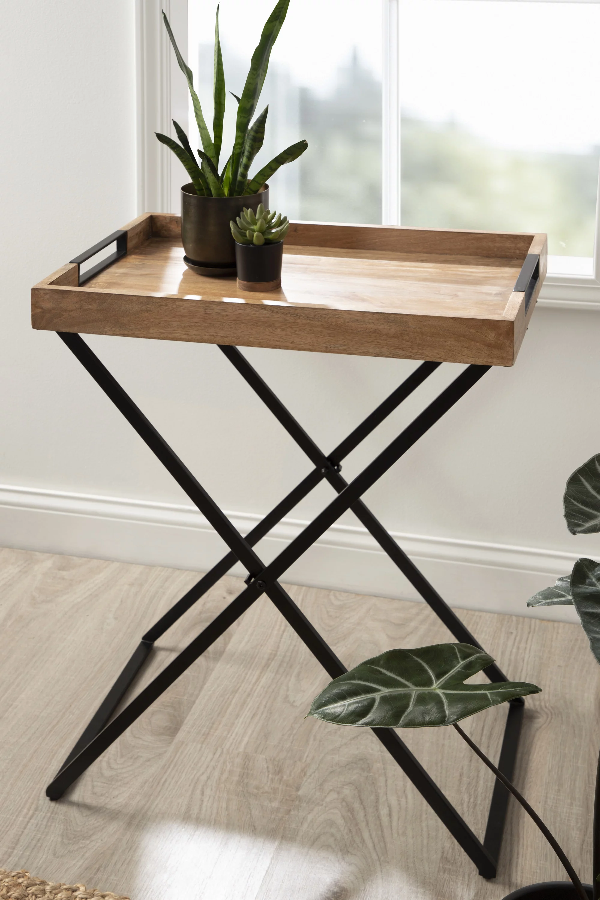 Kate and Laurel Heller Wood and Metal Tray Table, Natural/Black 24x16x30