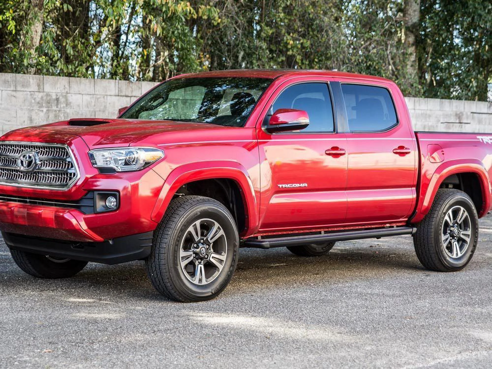 Ionic by RealTruck 61 Series Black Running Boards Compatible with 2015-2017 Chevrolet Tahoe GMC Yukon