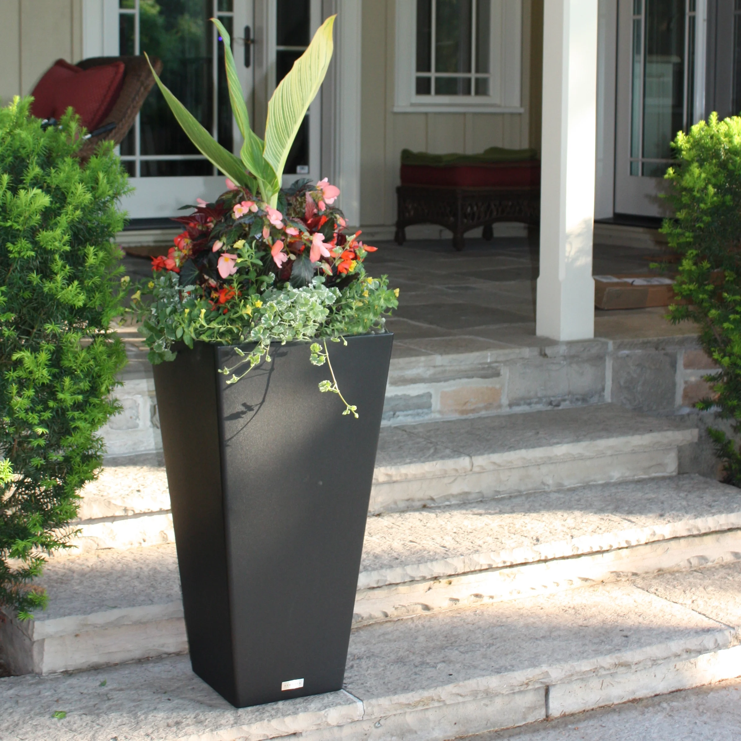 Veradek Marquis Round Planter, Slate