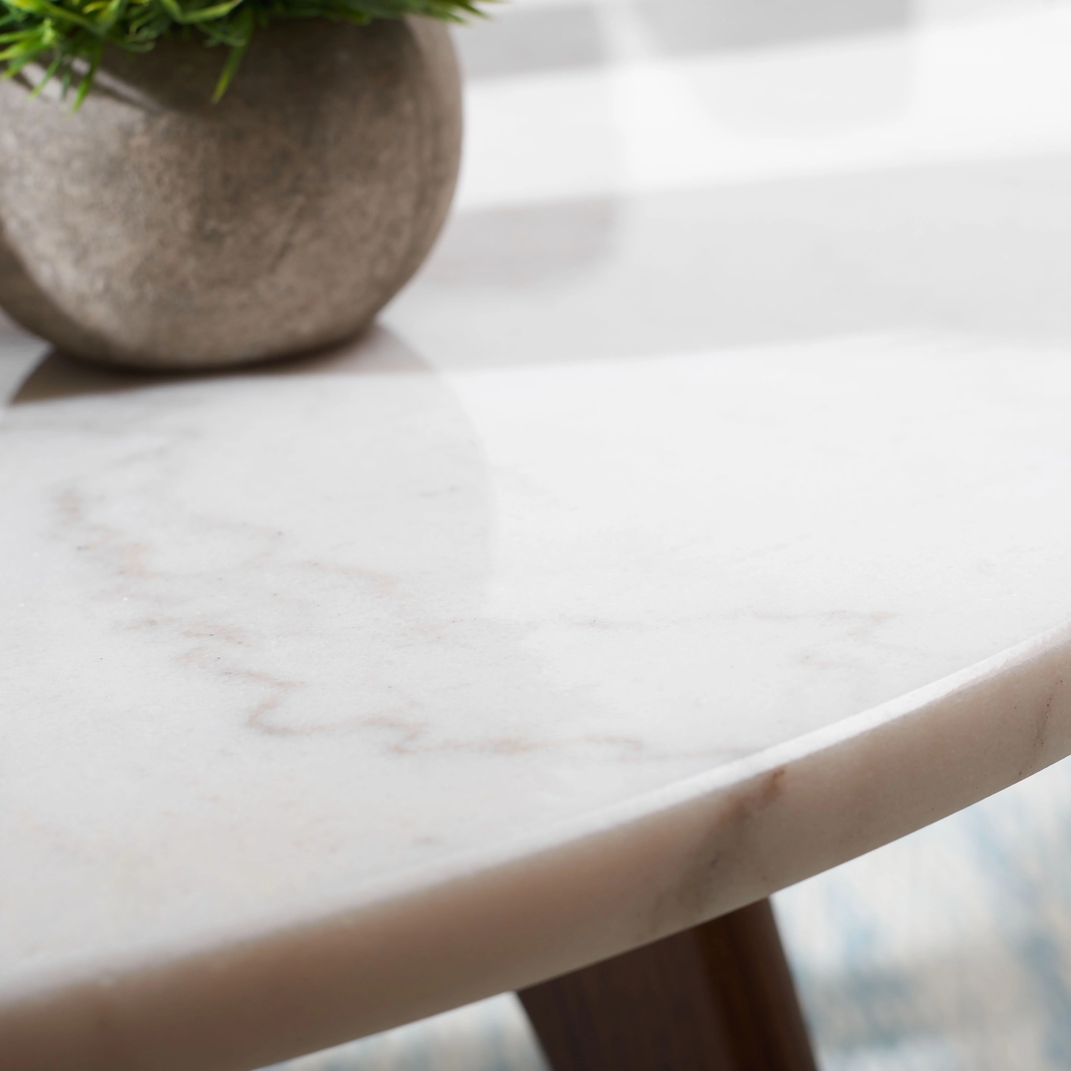 SAFAVIEH Syrio Round Marble Coffee Table, Marble/Walnut