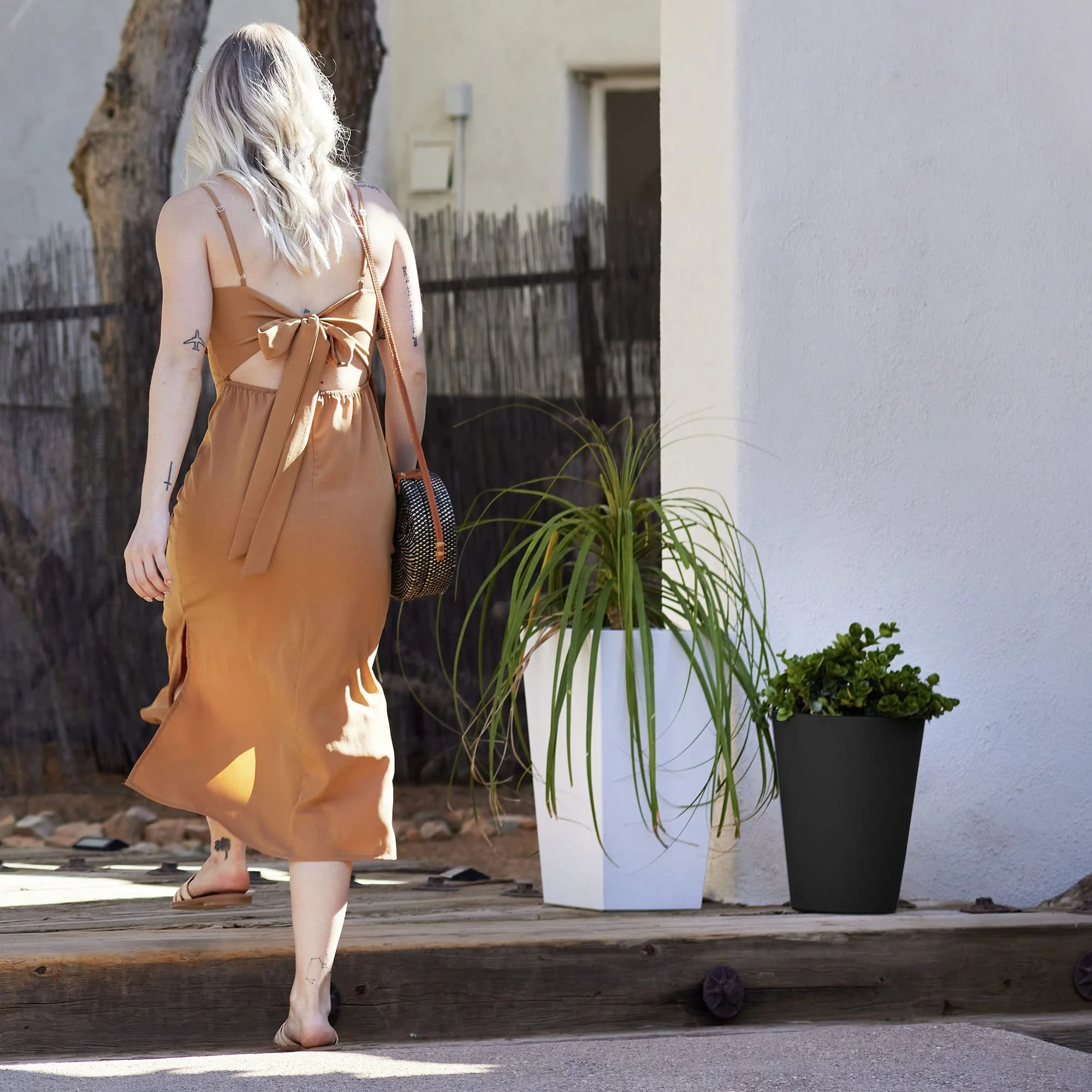 Bloem Tall Finley Tapered 4 Gallon Capacity Durable Resin Round Gardening Planter: 14