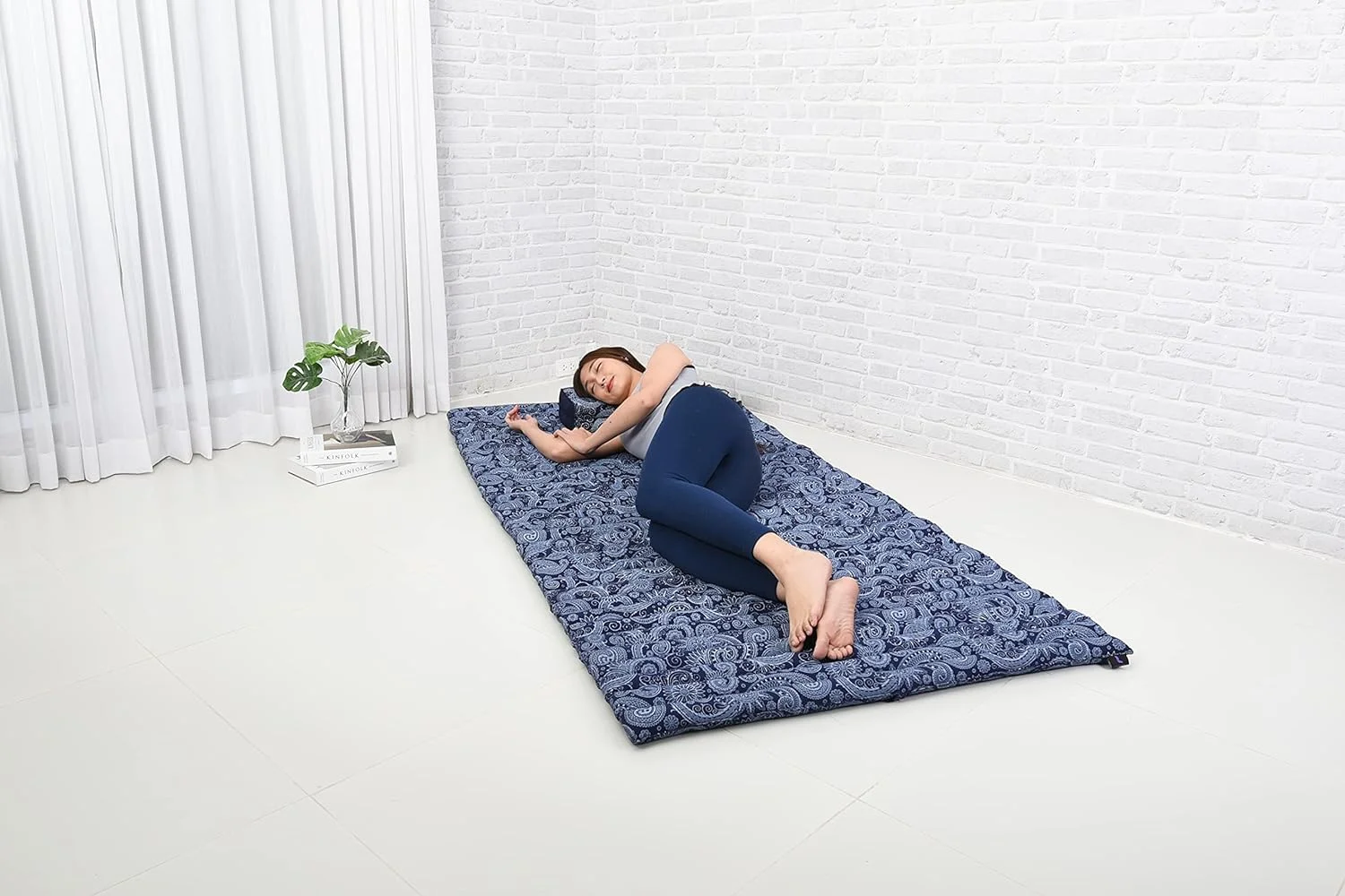 YILAN - Foldable Floor Mattress - Japanese Roll Up Futon -Trifold Tatami Mat- Guest Floor Bed - Camping Mattress - Thai Massage Mat, Kapok Filled, 75 x 39 inches, Blue White