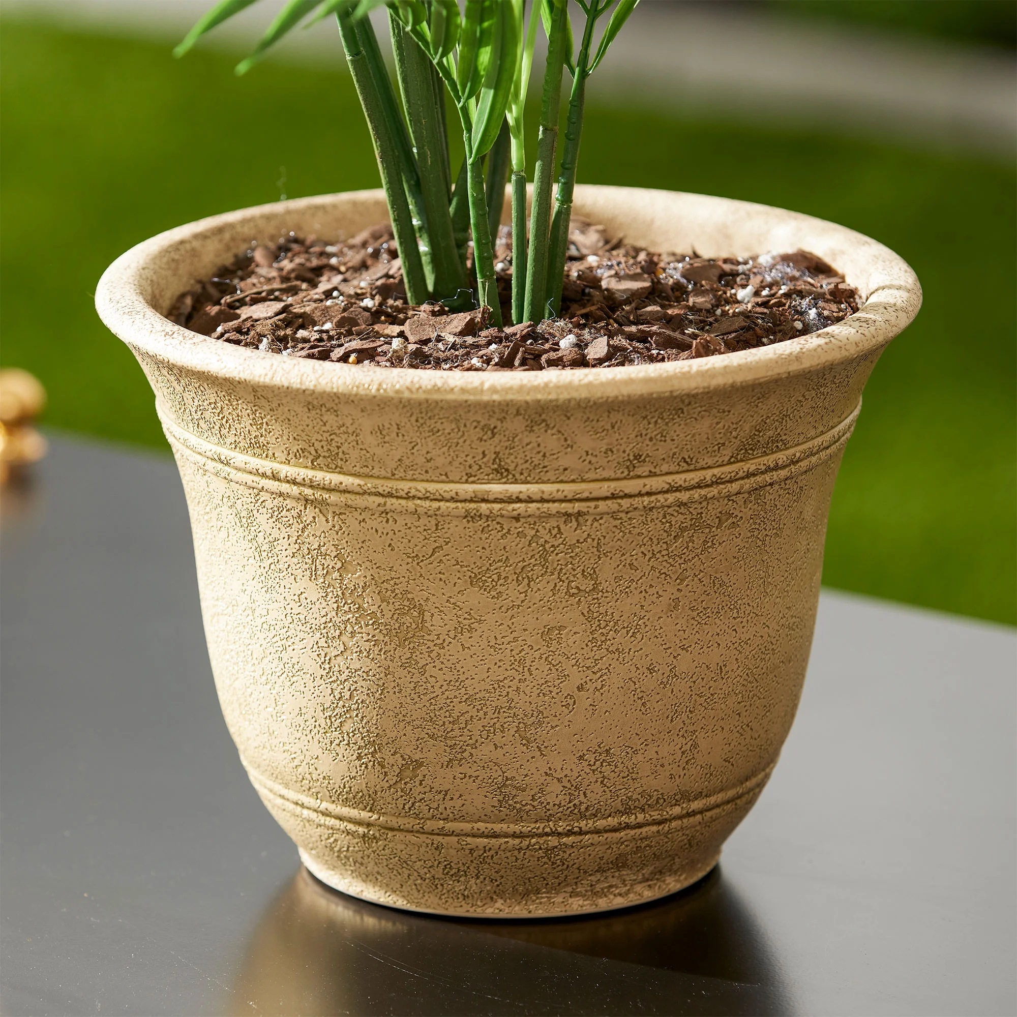 HC Companies Sierra 10 Inch Round Garden Planter Pot (3 Pack)