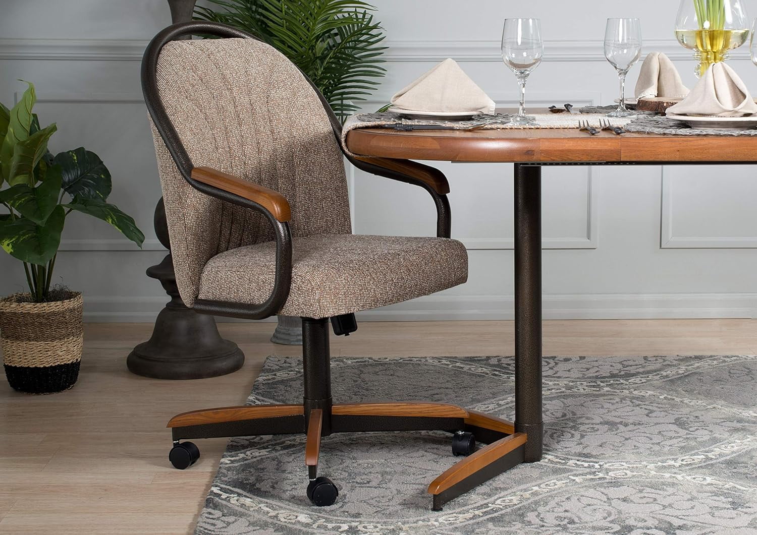 Casual Dining Cushion Swivel And Tilt Rolling Caster Chair