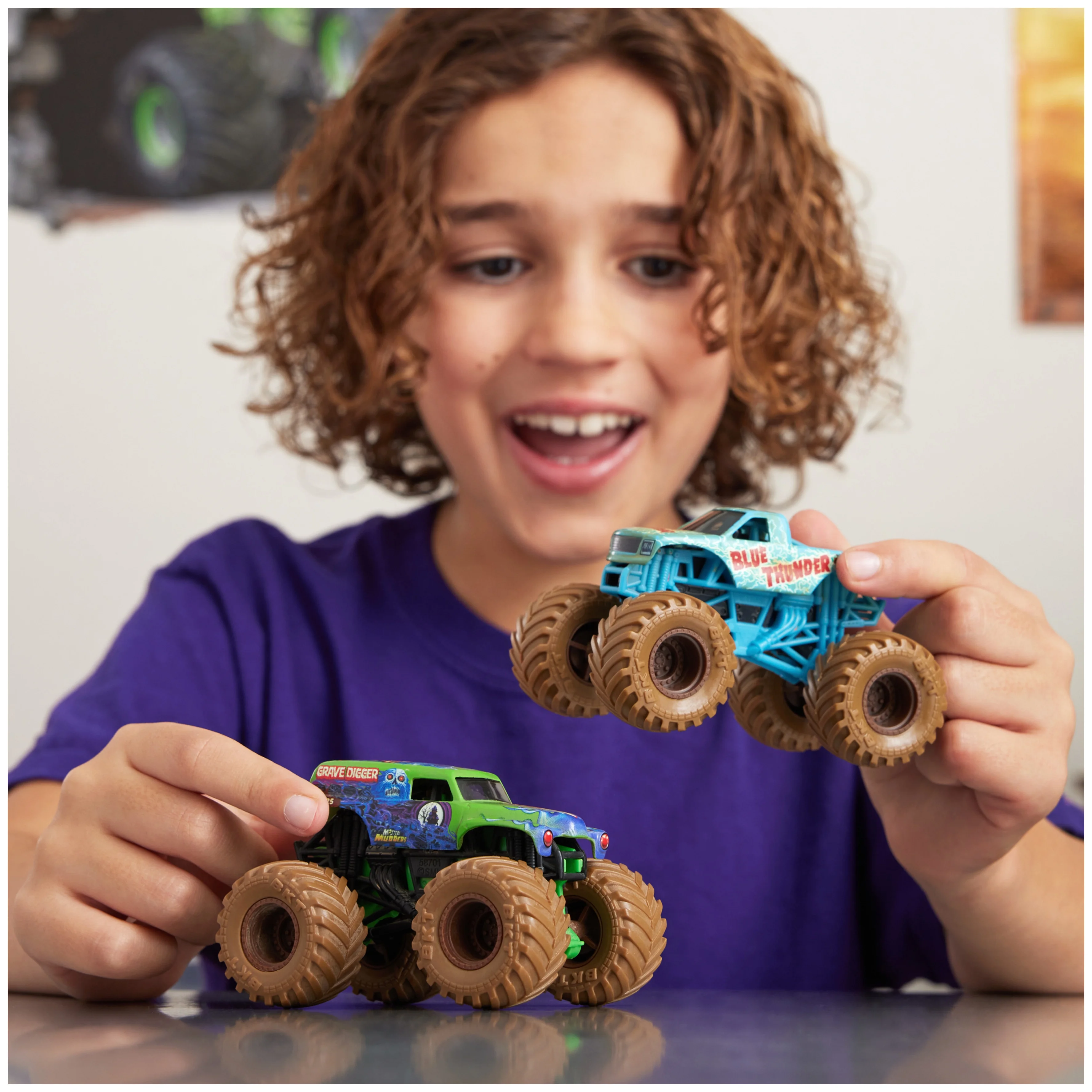 Monster Jam, Mystery Mudders 2-Pack Monster Trucks, Official  1:64 Grave Digger and Blue Thunder Die-Cast Vehicles,  Wash to Reveal (Styles Will Vary)
