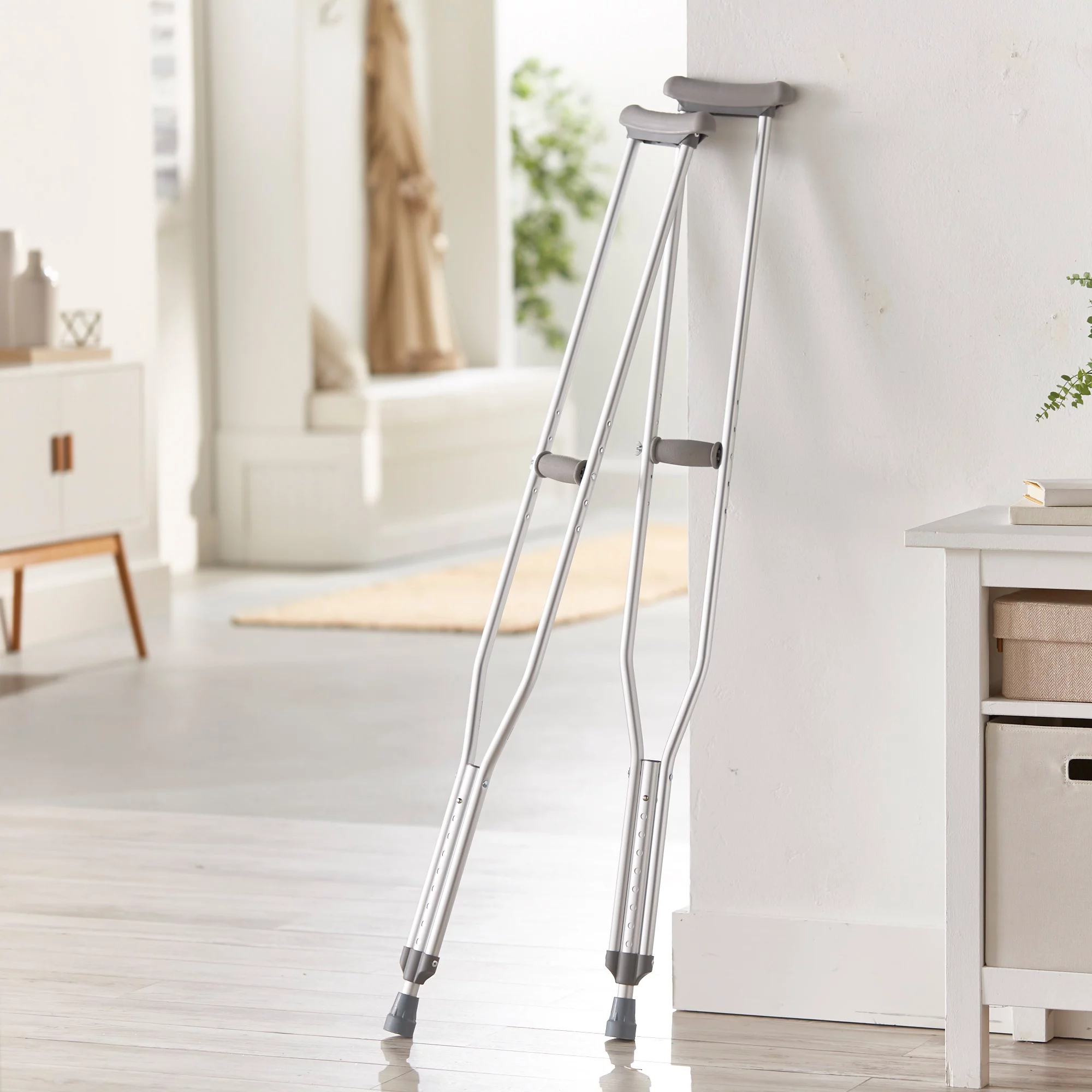 McKesson Aluminum Crutches with Euro-Style Clip, 52.5 in to 60.5 in H, 2 Pair