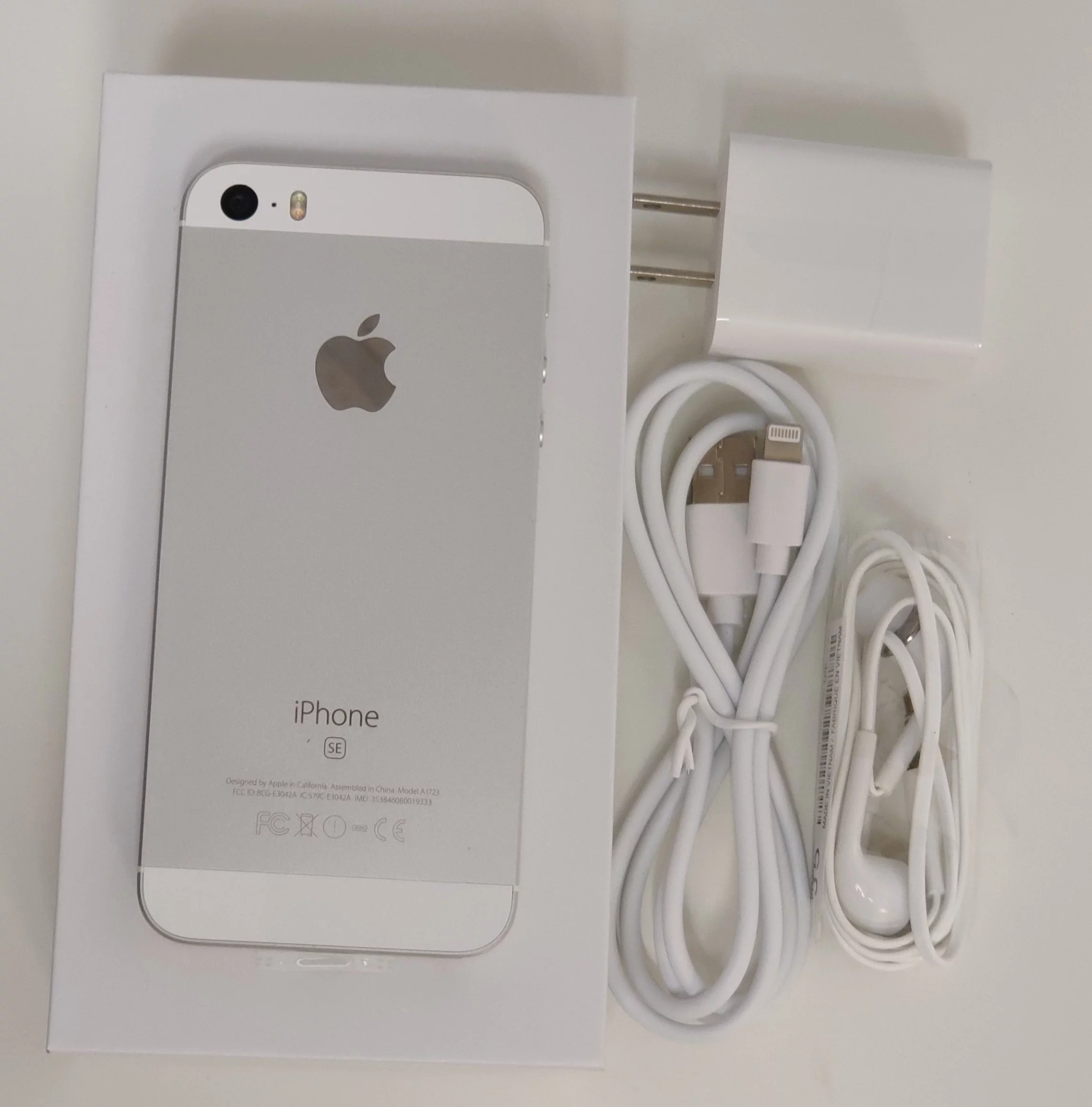 Restored iPhone SE Unlocked 16GB Silver Factory Unlocked - (Refurbished)