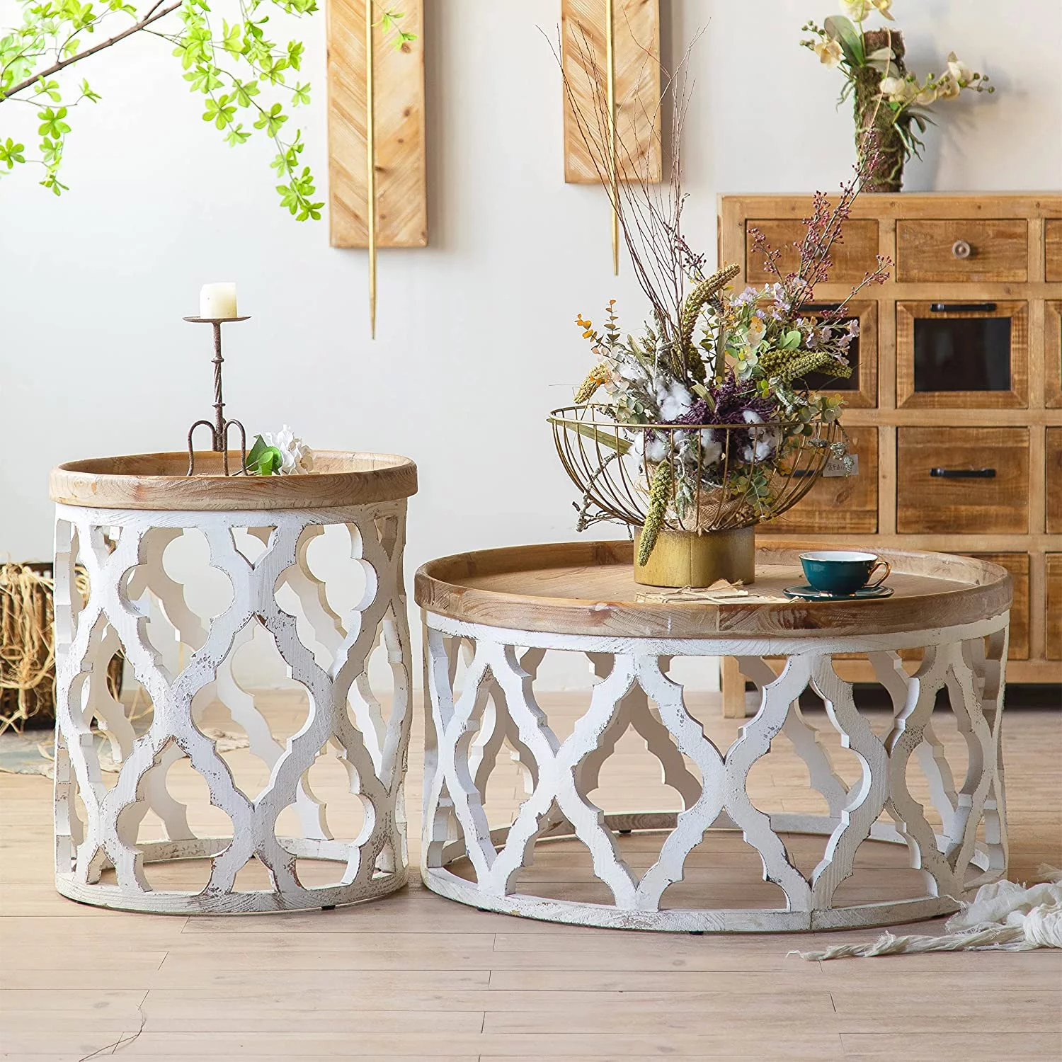 GEXPUSM Round Coffee Table with Distressed Wood Top and Carved Pattern Frame for Boho, Farmhouse Country, Natural