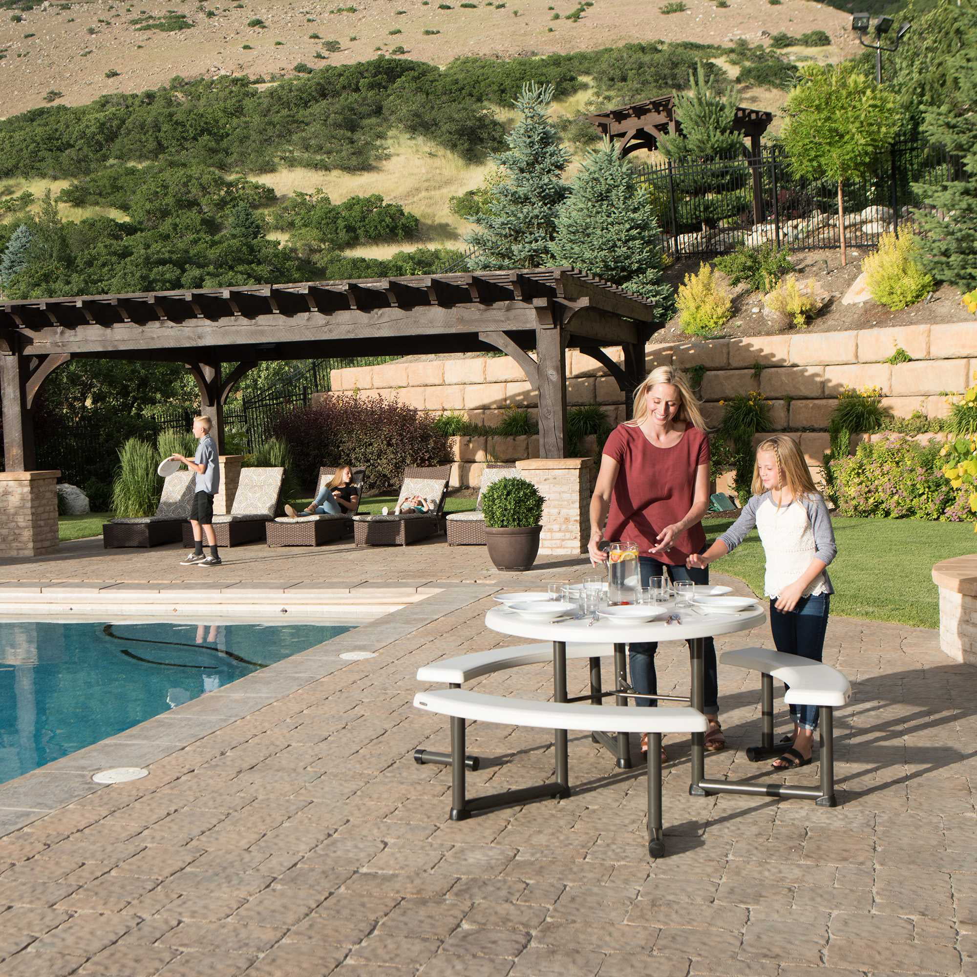 Lifetime Plastic Round Picnic Table, Almond 260205