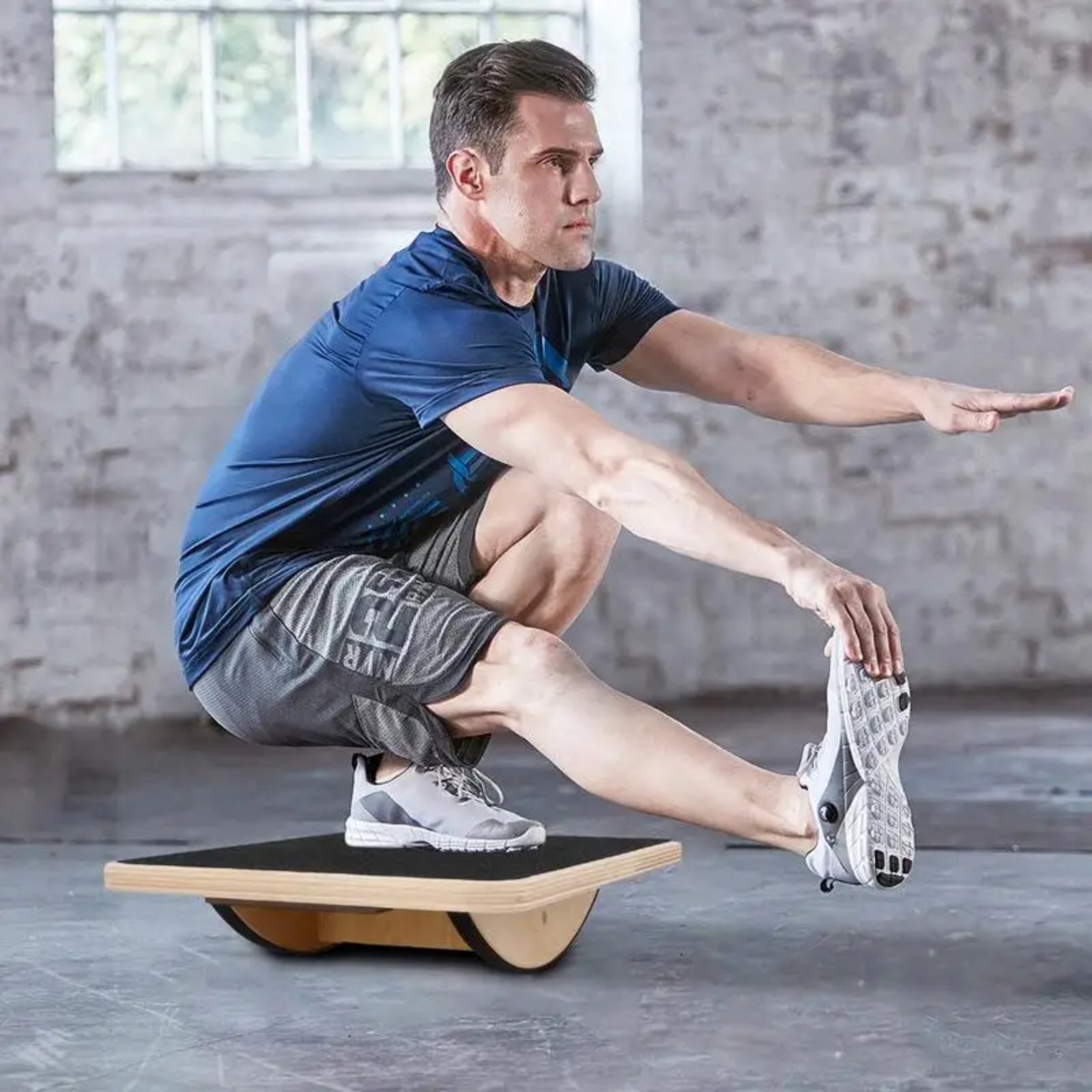 1pcs Professional Wooden Balance Board Balancing Rocking Board Level Training Balance Gym Exercise Fitness Equipments