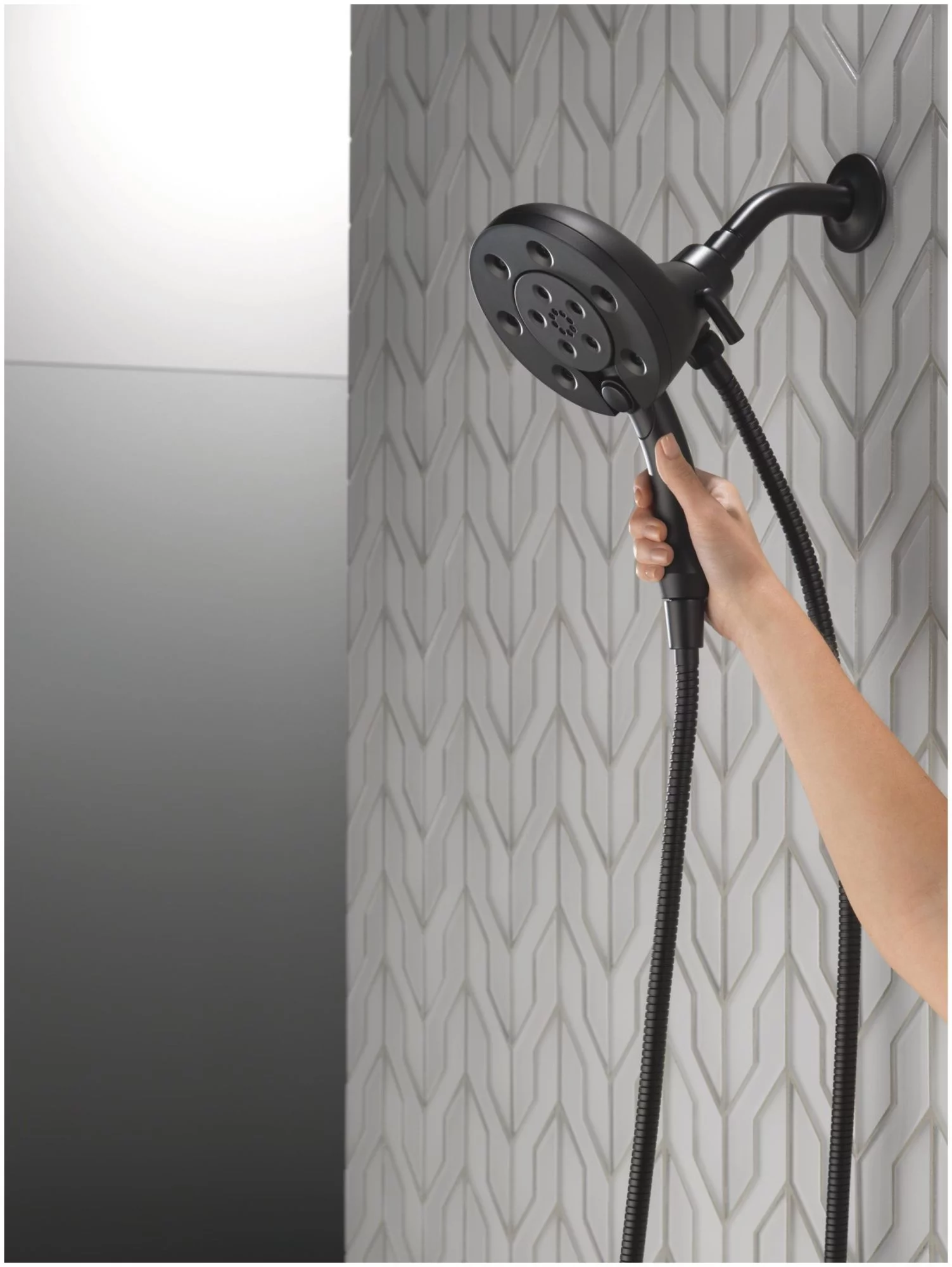 Delta 58472 Universal Showering Round 2.5 GPM Multi Function 2-In1 In2ition Shower Head