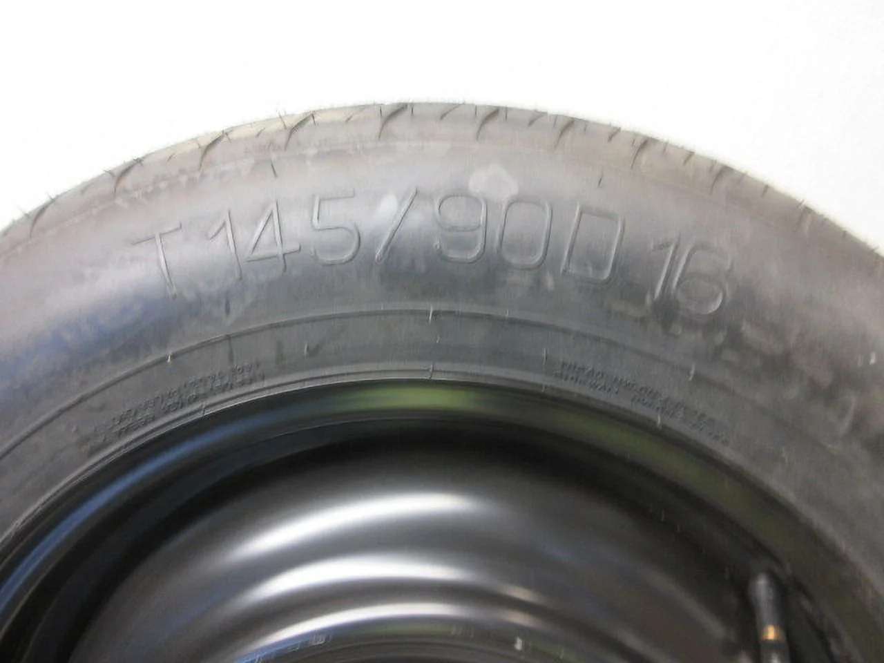 Pre-Owned 2015-2020 Nissan Rogue 16 Inch Compact Spare Wheel & Tire 7/32 OEM LKQ (Good)