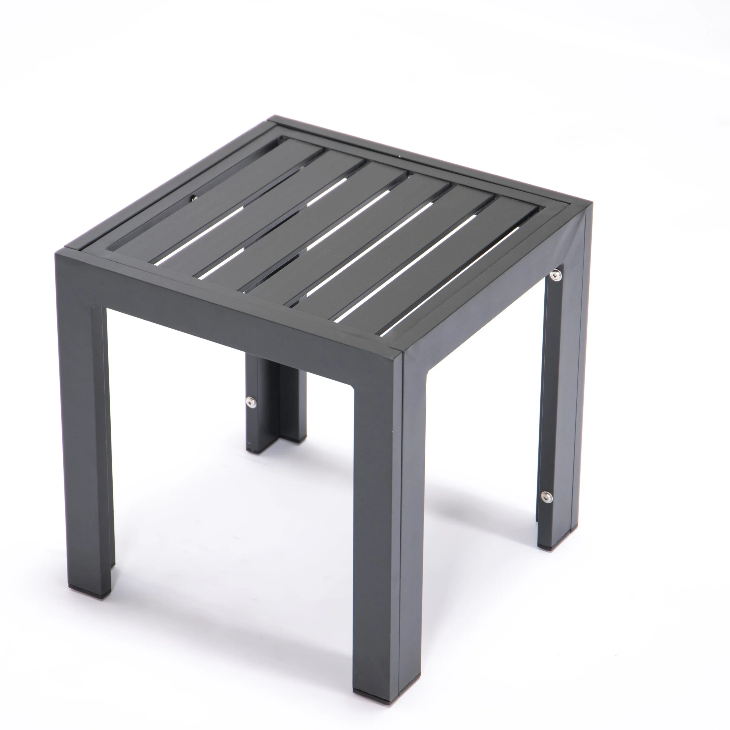 LeisureMod Chelsea Modern Aluminum Patio Side Table in Black