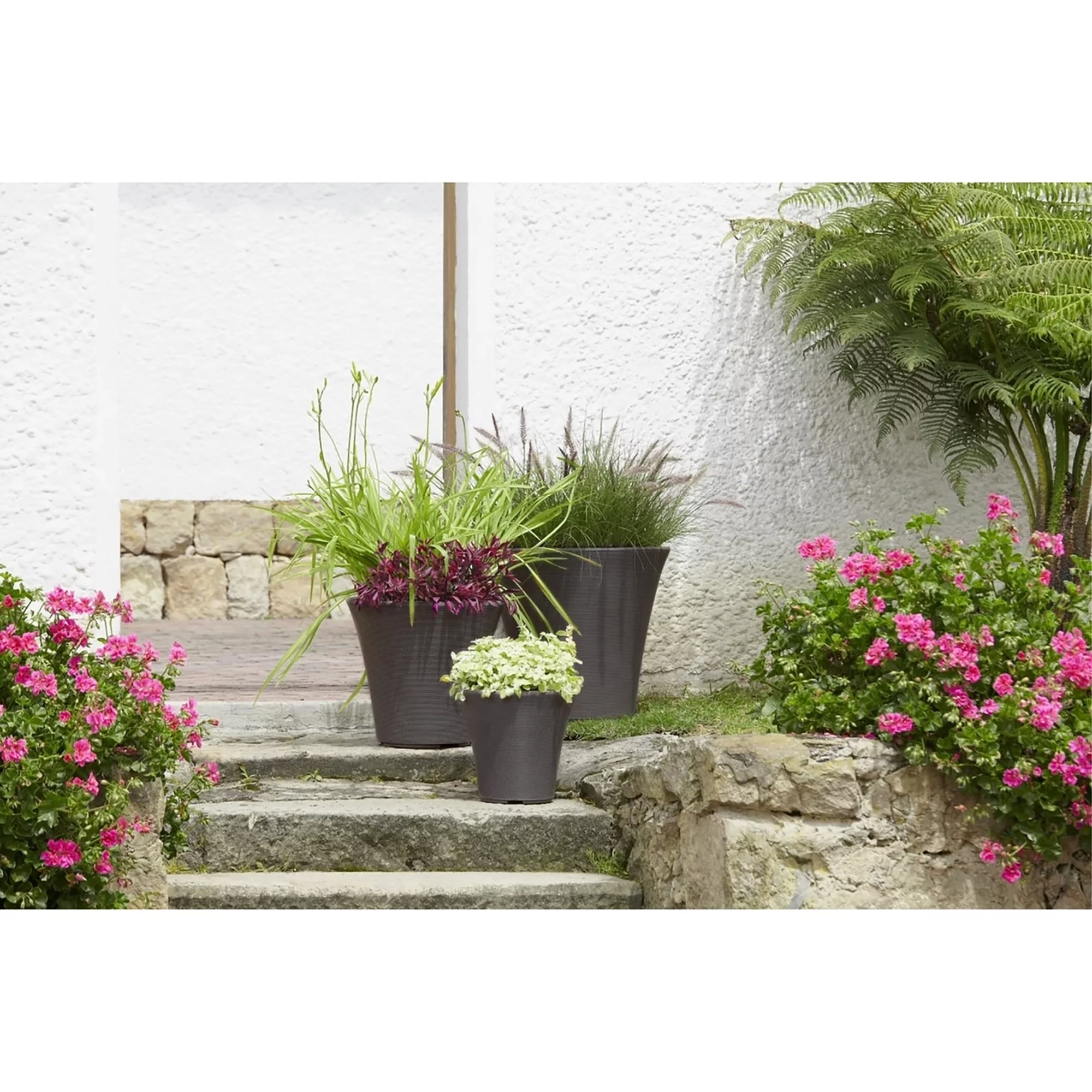 Garden Elements Indoor/Outdoor Pamploma Plastic Round Outdoor Planter, Cappuccino 16