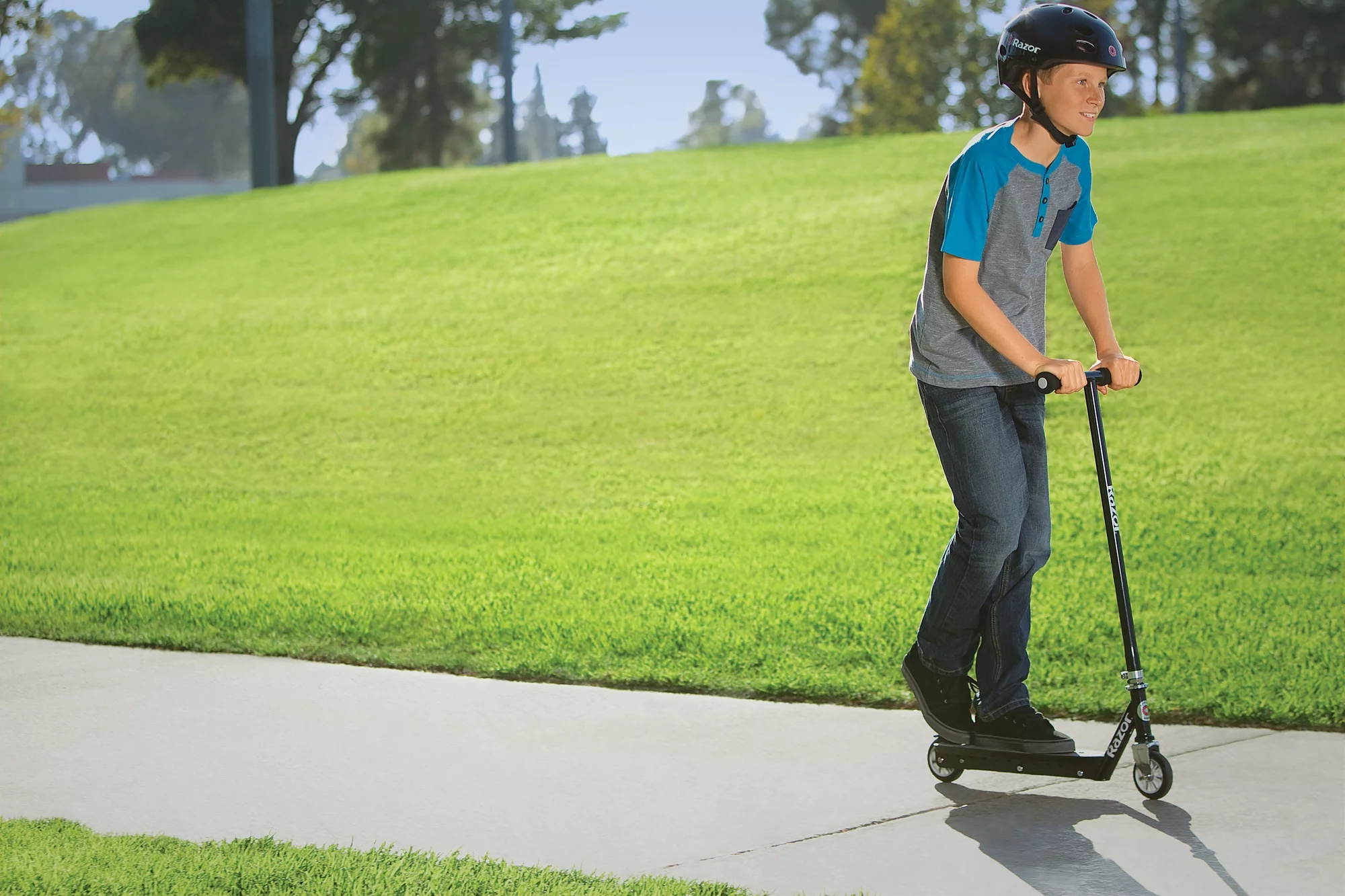 Razor Tekno Kids Kick Scooter - Glowing Blue LED Light-up Deck, Lightweight, for Child Ages 6+