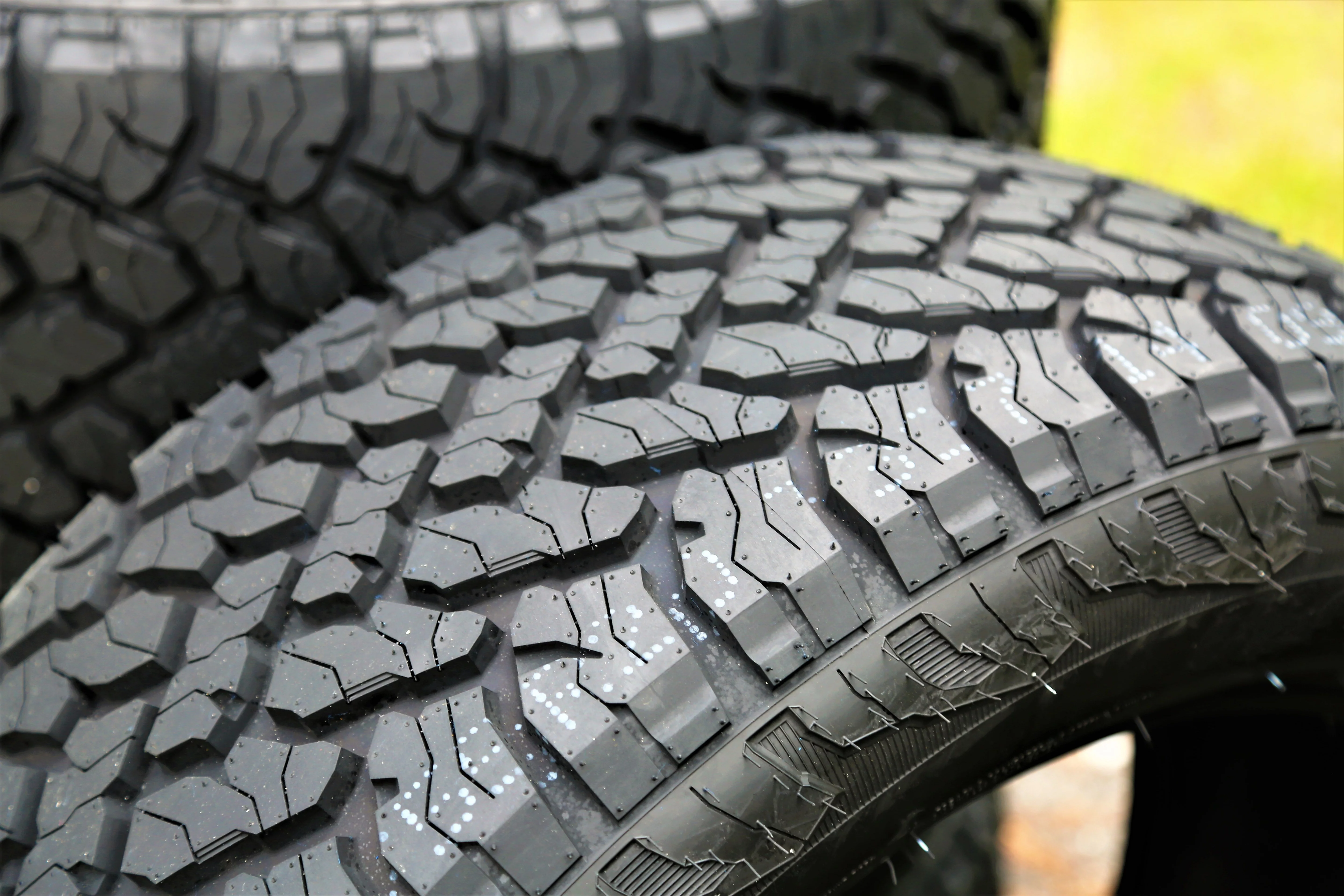Lancaster LS-37 A/T 285/45R22 114H XL AT All Terrain Tire Fits: 2017-18 Chevrolet Silverado 1500 High Country, 2015-16 Chevrolet Silverado 1500 LTZ