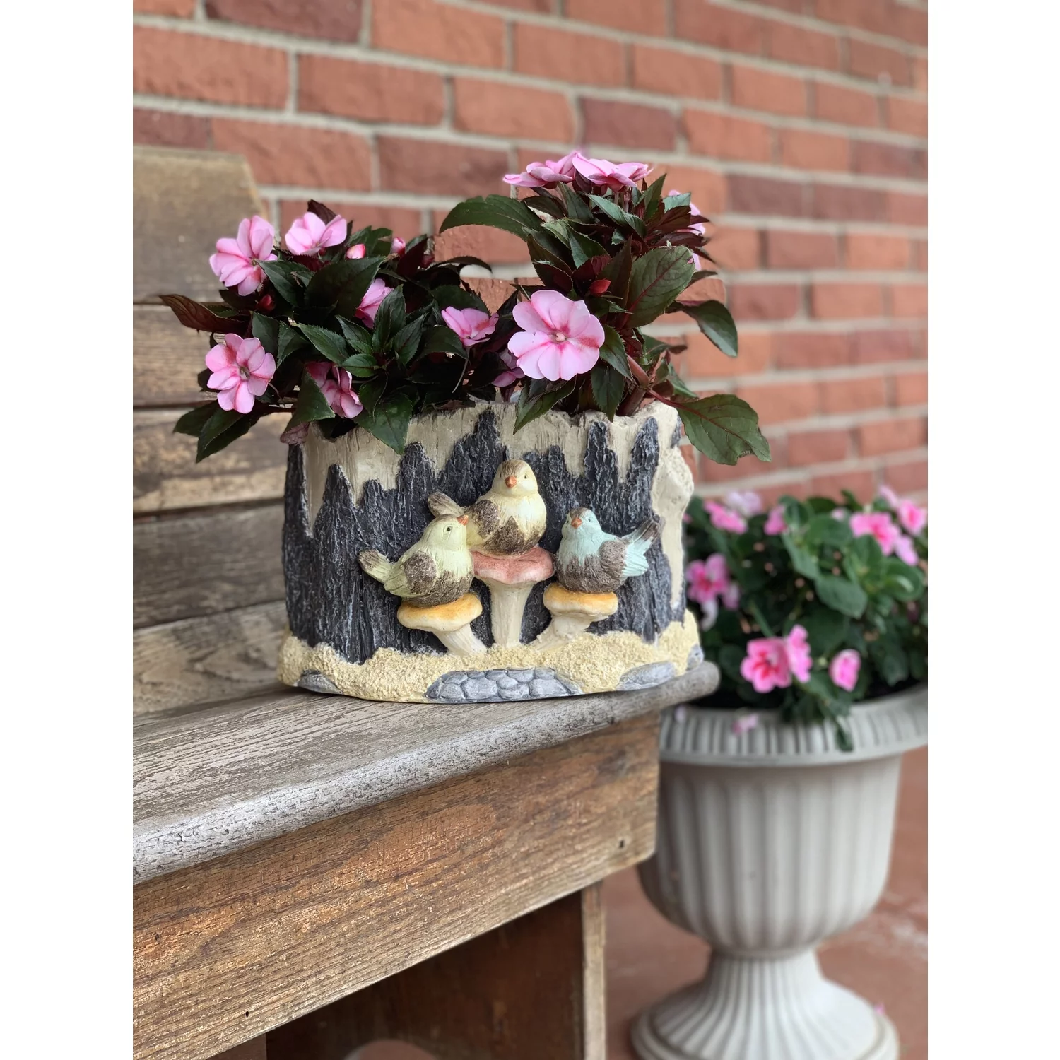Red Carpet Studios Planter Three Birds in Tree Stump