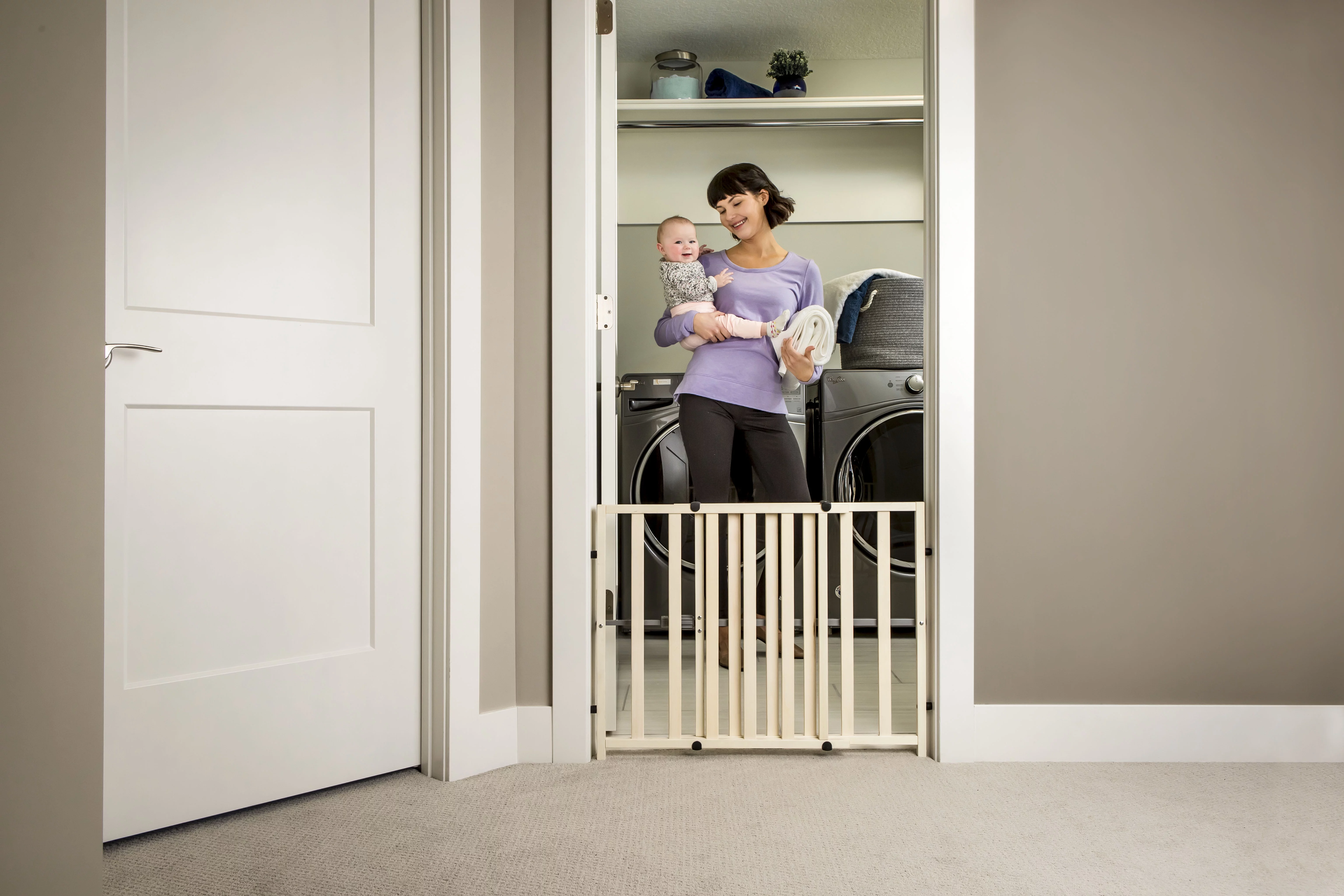 Regalo Wooden Expandable Safety Gate, Wooden Gate, Ages 6 to 24 Months