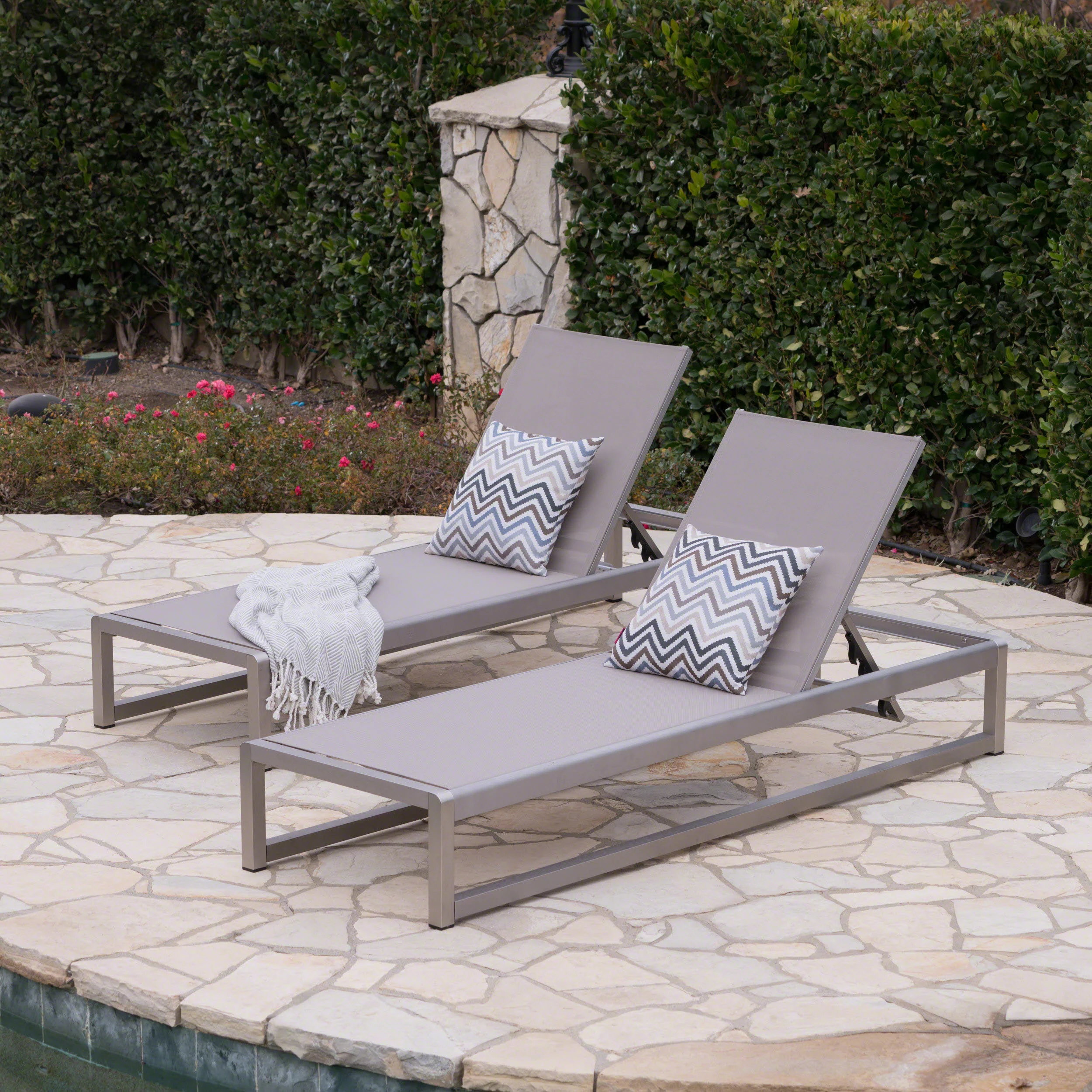 San Luis Outdoor Mesh Chaise Lounge (Set of 2), Silver and Gray