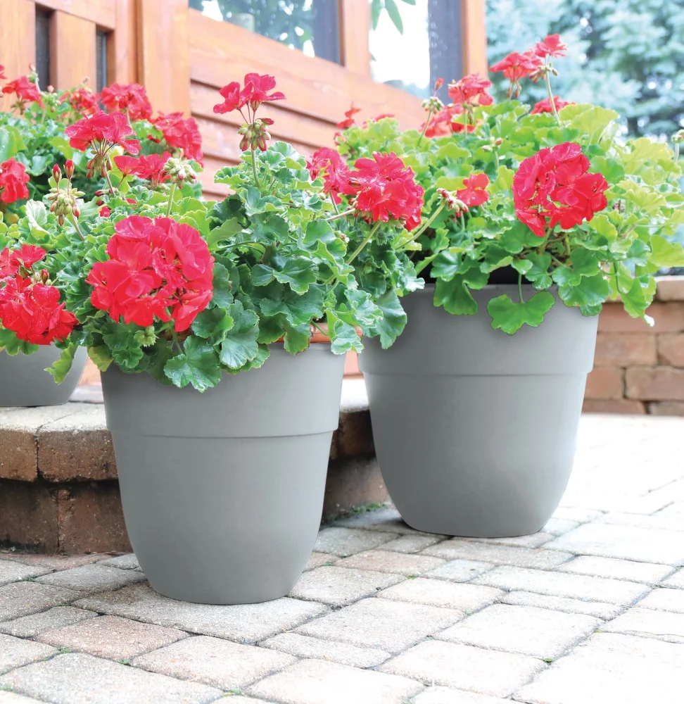 Suncast 15-Inch Indoor/Outdoor Resin Flower Planter, Gray