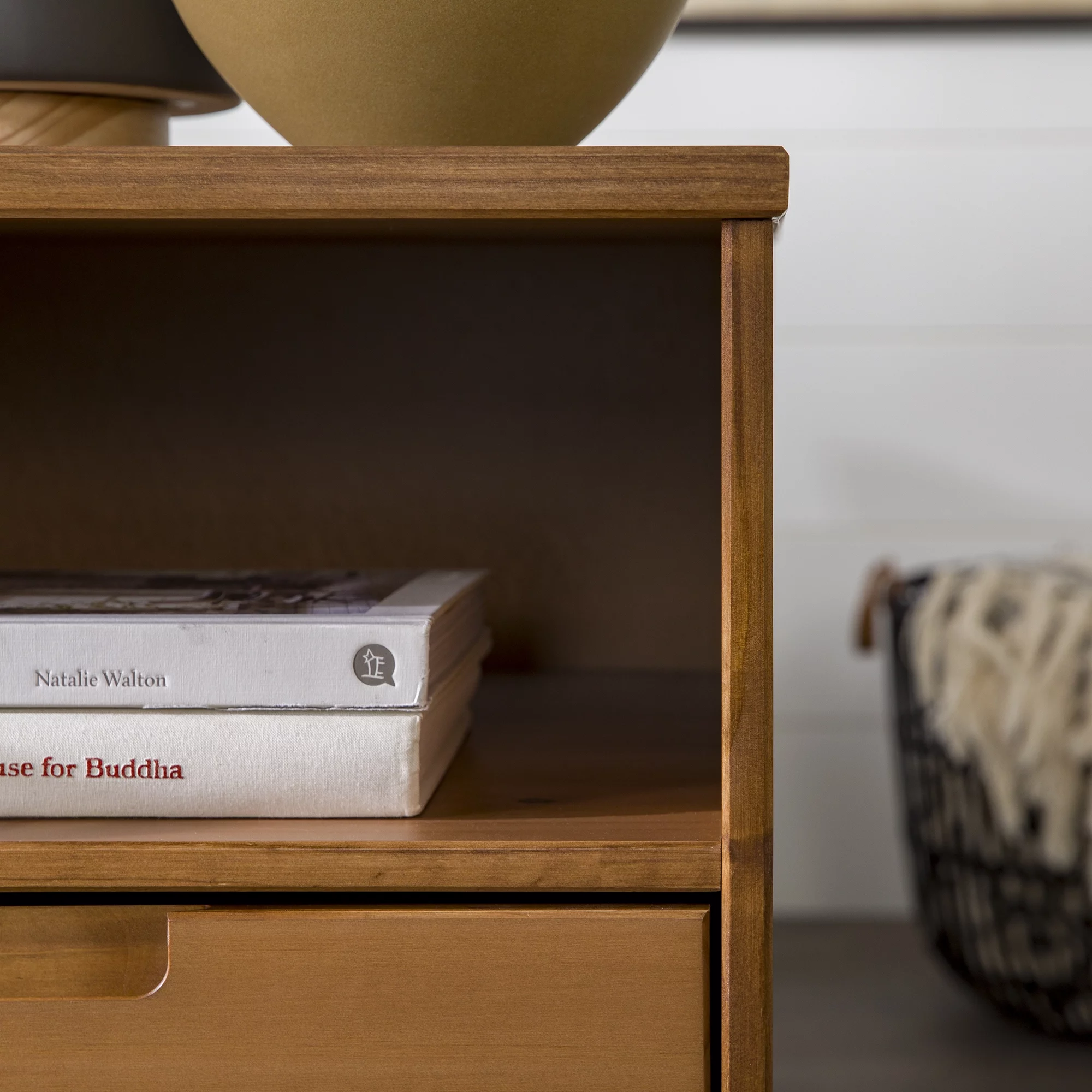 Walker Edison 24” Mid-Century Modern Groove Handle 1-Drawer Side Table, Caramel