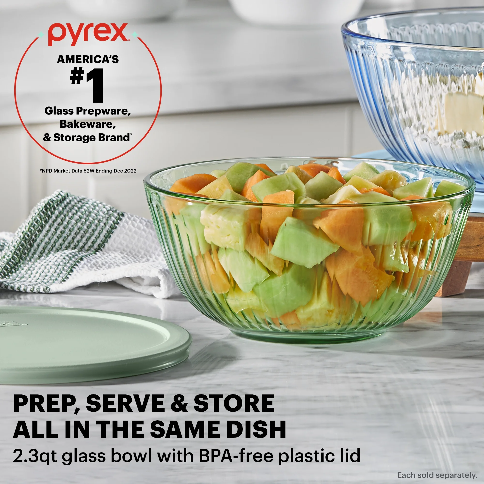Pyrex Sculpted Tinted 2.3qt Glass Mixing Bowl with Airtight Plastic Lid, Green