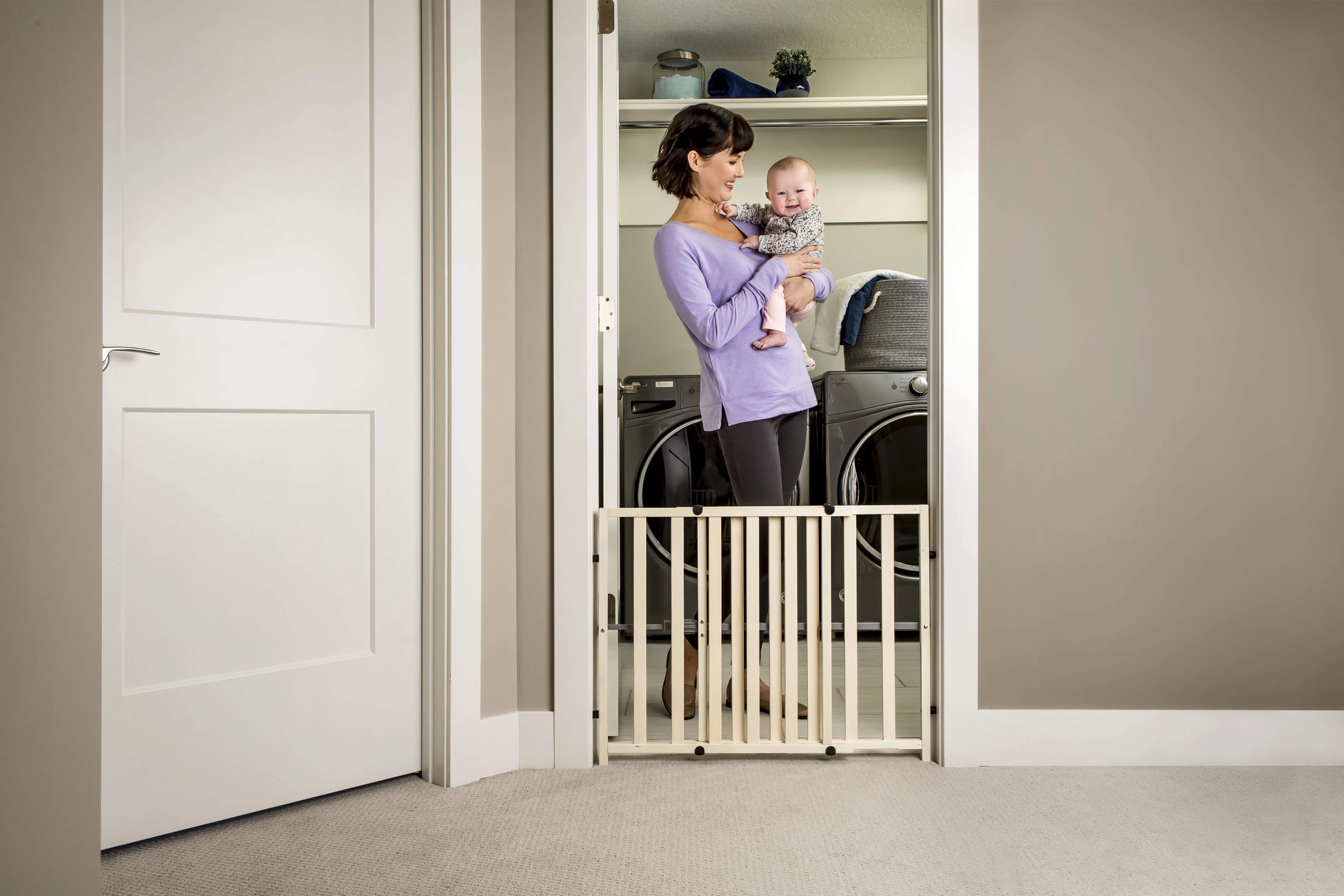 Regalo Wooden Expandable Safety Gate, Wooden Gate, Ages 6 to 24 Months