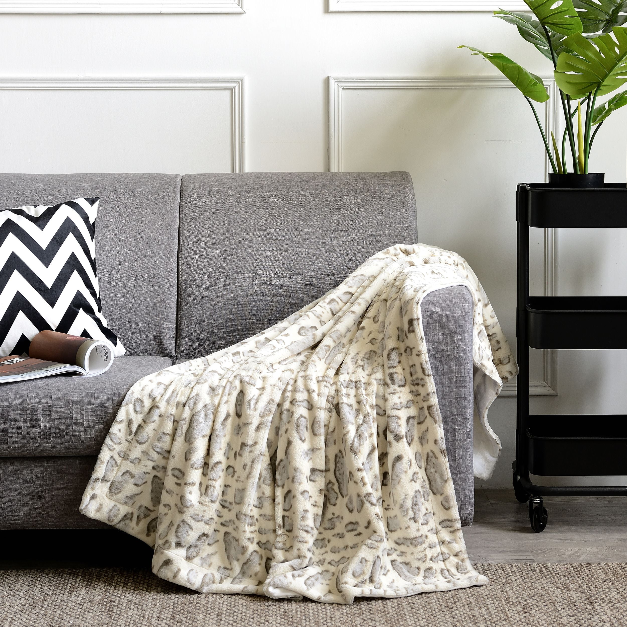 Cheer Collection  Ultra Cozy Animal Prin t Faux Fur Reversible Throw Blanket