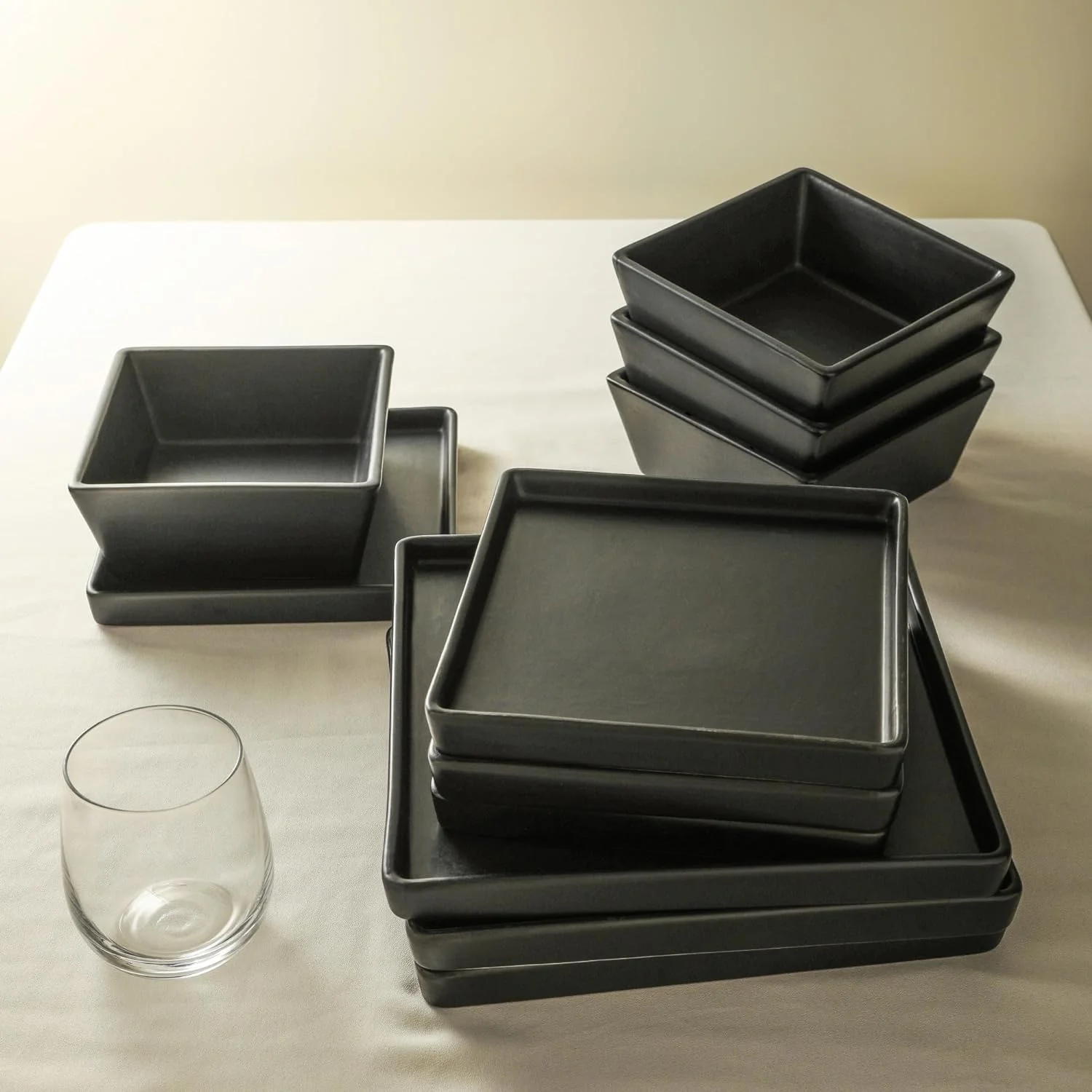 MINGFENG 24 Pieces Stoneware Square Dinnerware Set, Black Matte
