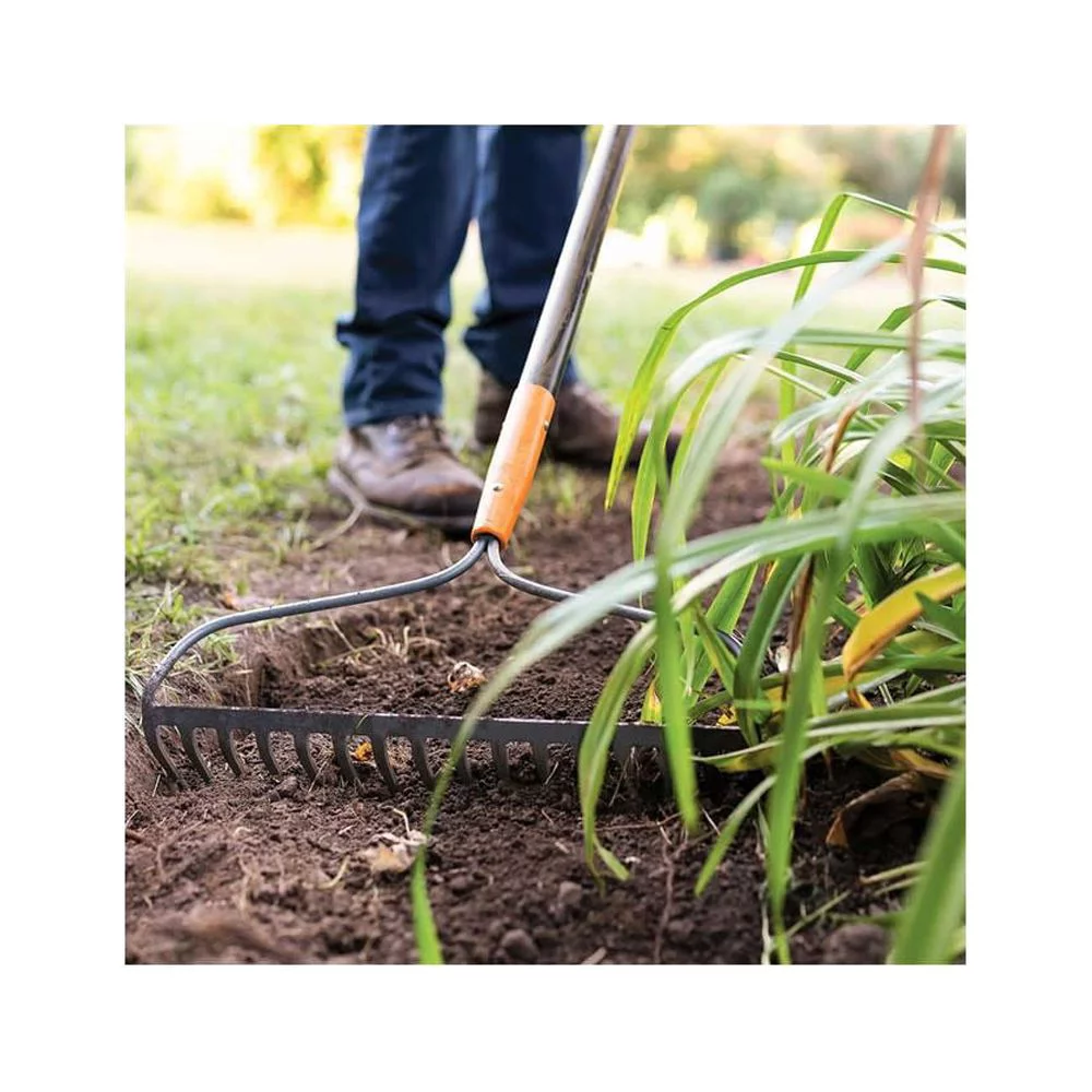 Fiskars Garden Rake, Metal Bow Rake with Fiberglass Handle