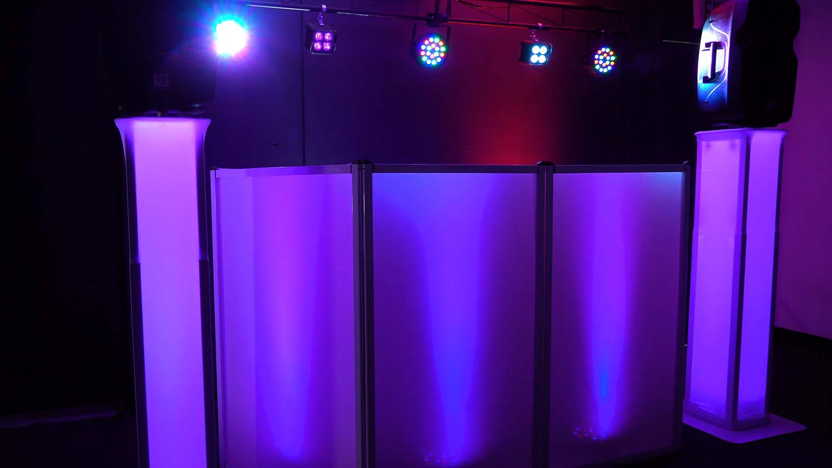 (2) Rockville 8 Ft. Totem Stands+DJ Facade+(4) Battery Powered Wash Up-Lights