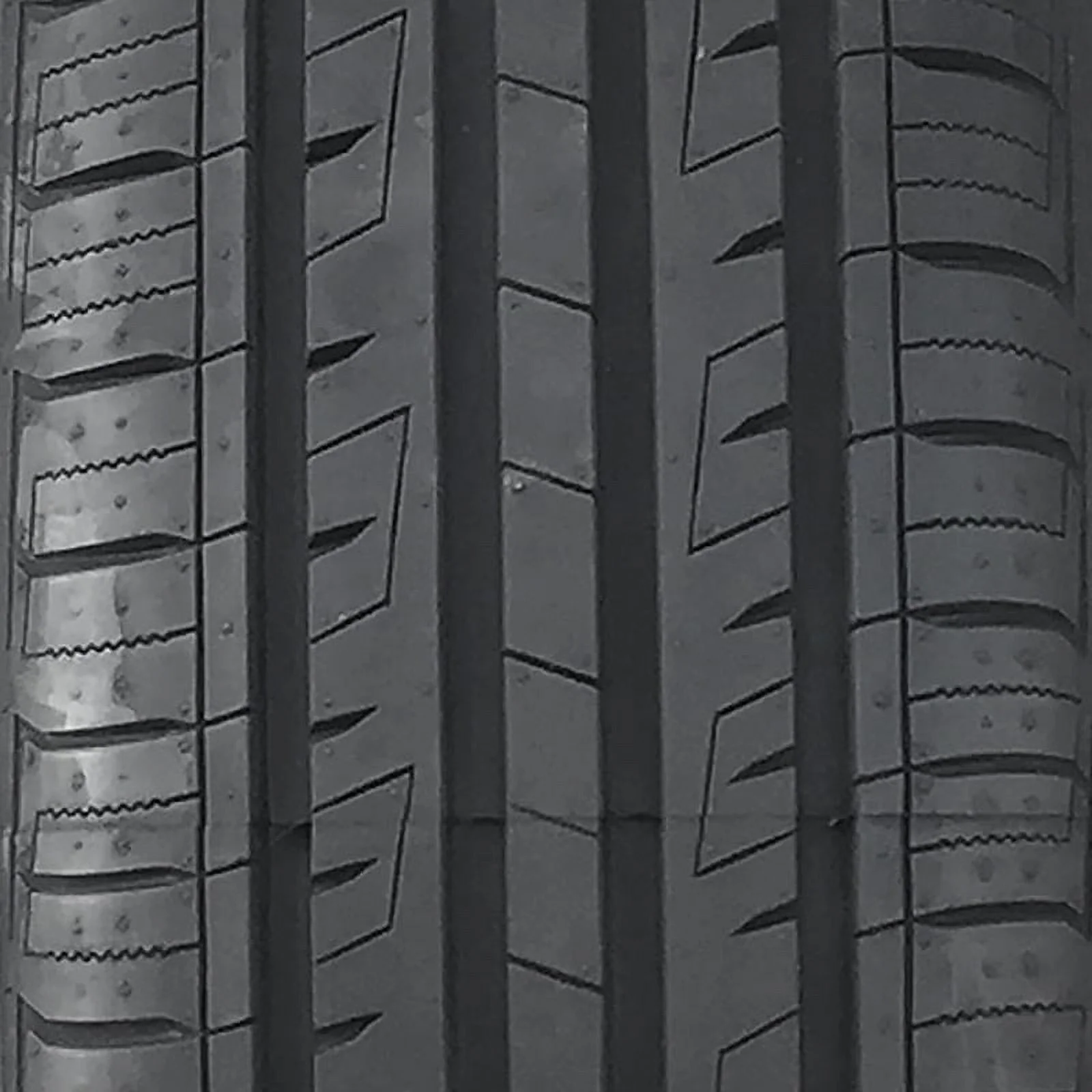 Lionhart Lh 501 215/65R15 100H Tire Fits: 1995-99 Chevrolet Lumina Base, 1995-99 Chevrolet Monte Carlo LS