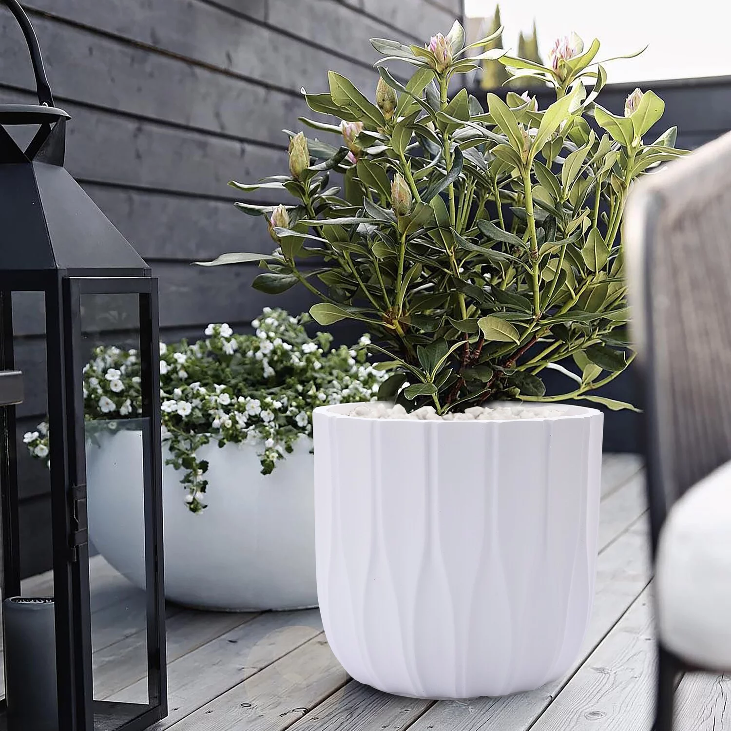 LuxenHome White MgO 14.5-in Round Planter