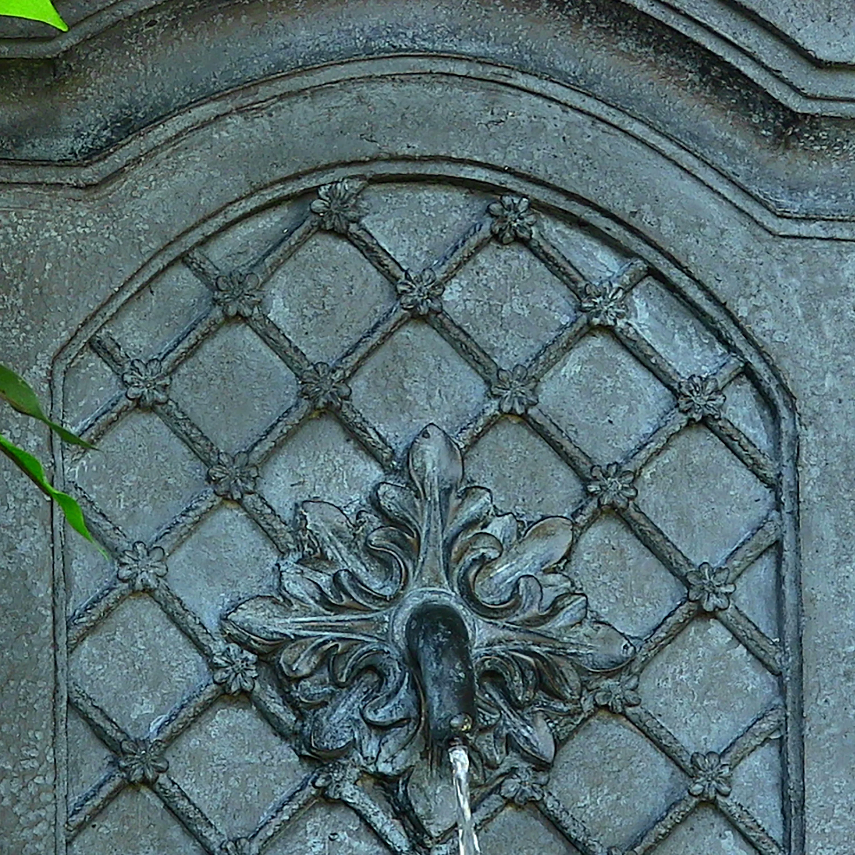 Sunnydaze Rosette Solar Wall Fountain with Battery Backup - Lead