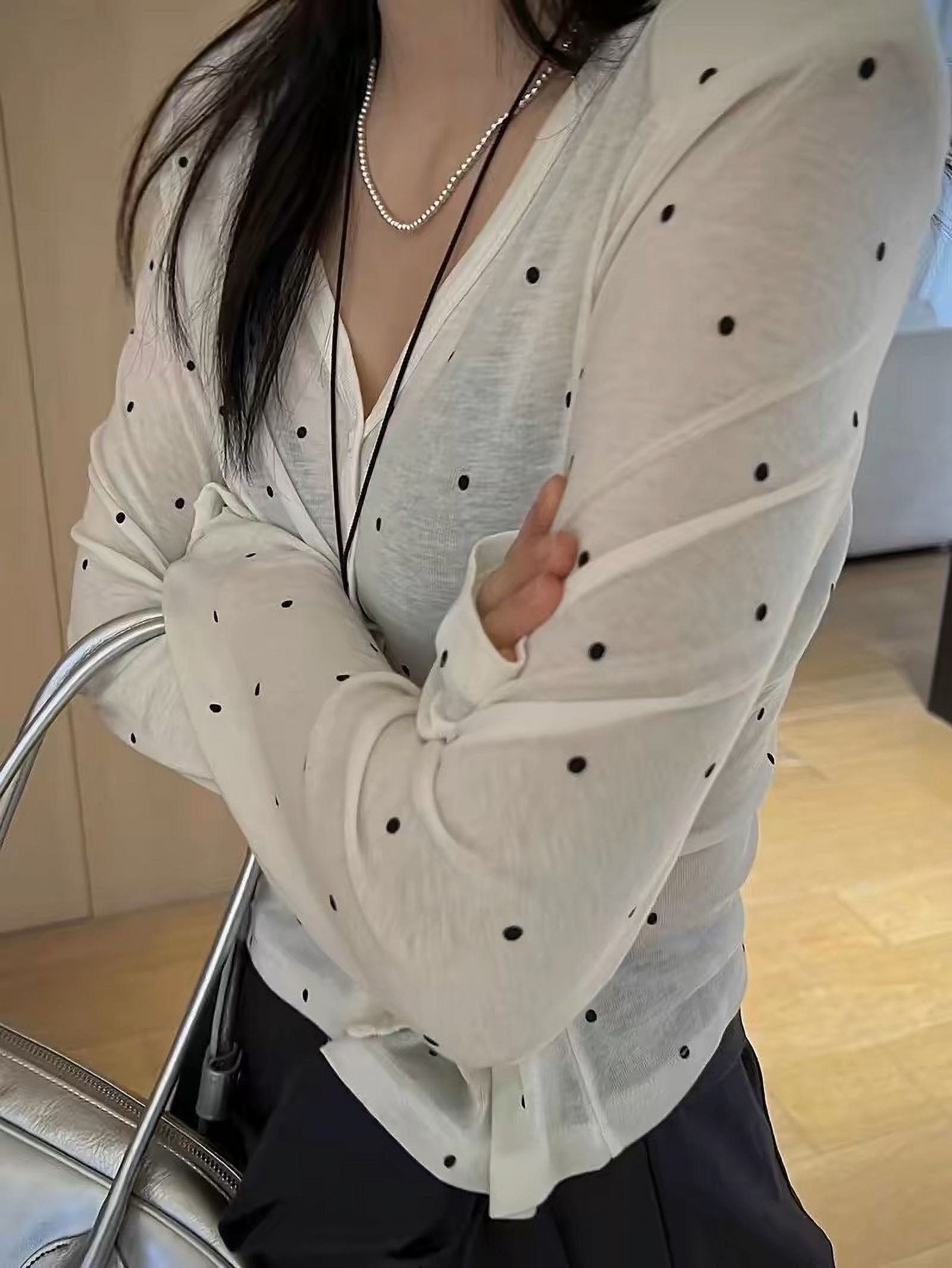 Fine Wool With Shoulder -Shoulder V -Neck Wave Dot Long -Sleeved T -Shirt Women'S Small Shirt Top French Thin Cardigan Bottoming Shirt Spring Spring Creamy-White L