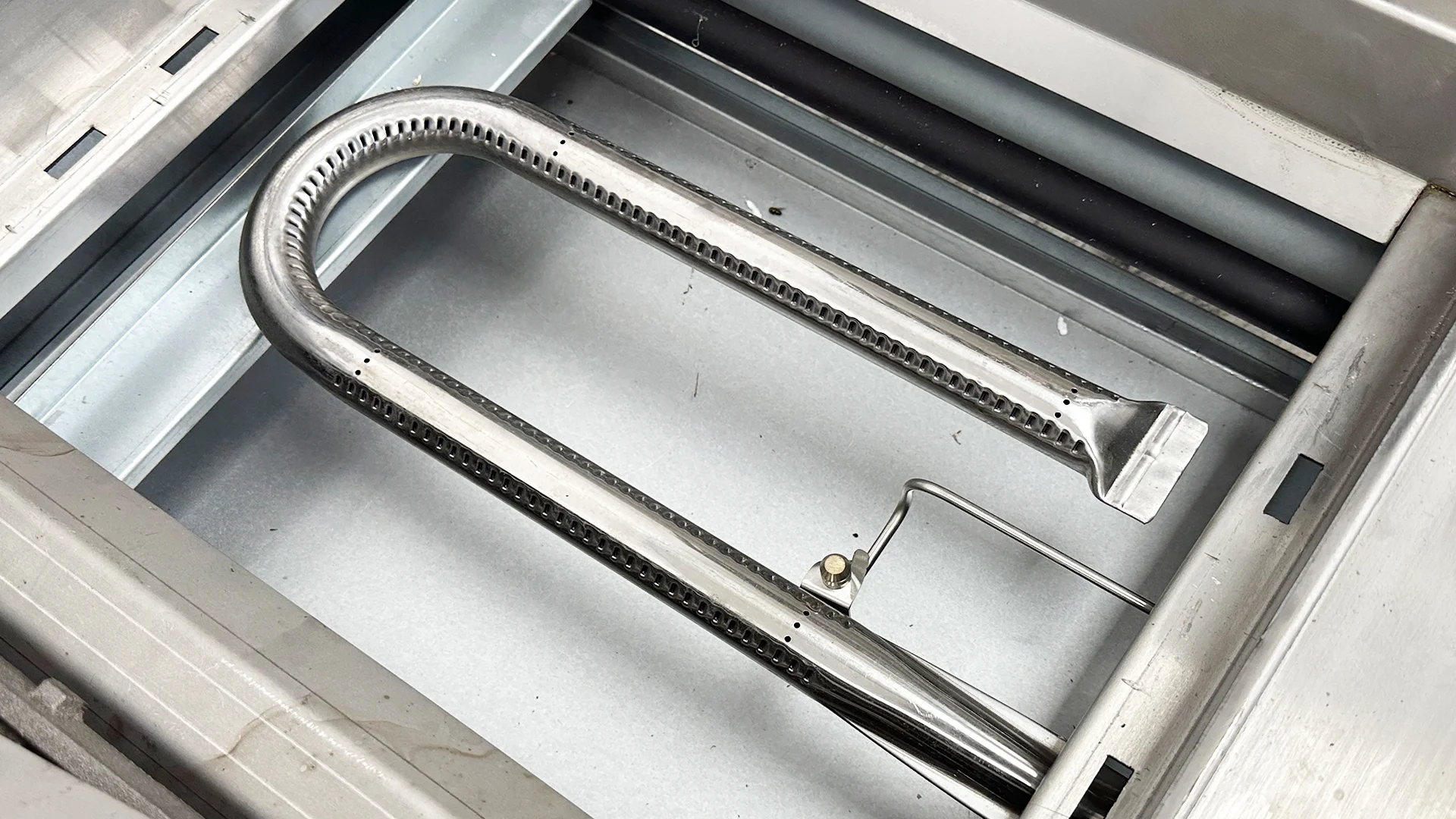 60 in. Commercial Gas 5 Burner Charbroiler 150,000 BTU in Stainless Steel, Heavy Duty Radiant Broiler, NSF Certified