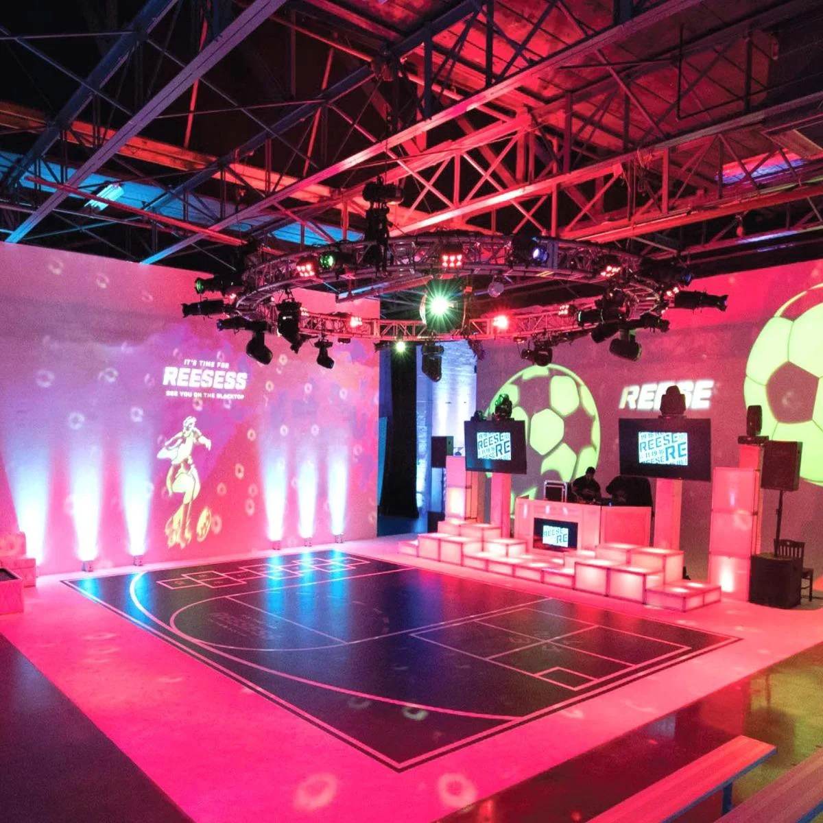 Chauvet DJ Freedom Par H9 IP X4 Complete Up-Lighting Kits Pair with White Sleeves and Handheld Remote Package