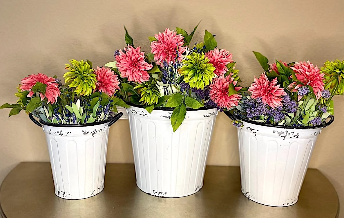 White Metal Galvanized Buckets Distressed Containers Decorative Rustic Kitchen Pantry Bathroom Garden Planter Organizer (Set of 3)