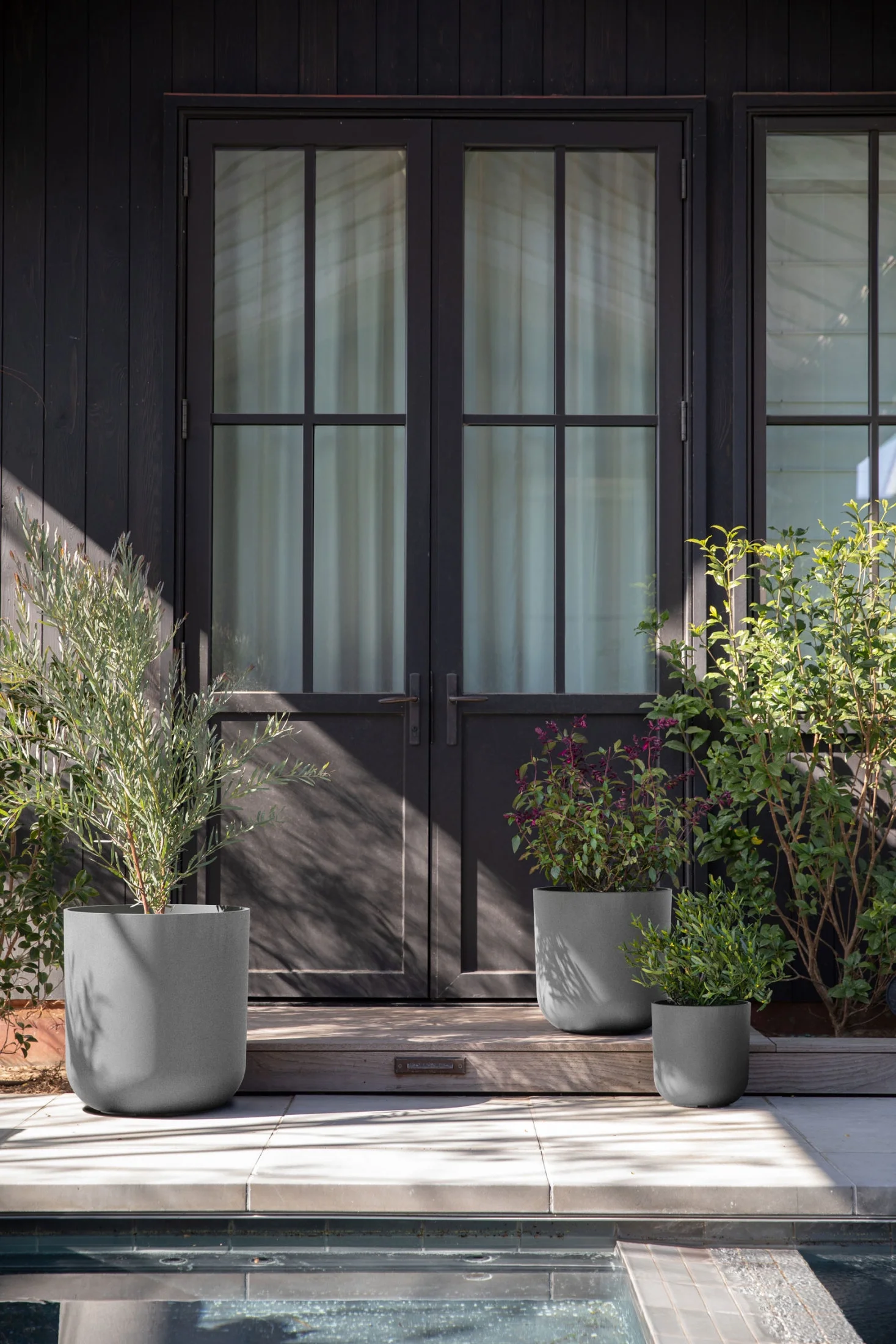 Veradek Kona Series Bundle - Three Piece Set of Plastic-Stone Planters - Gray