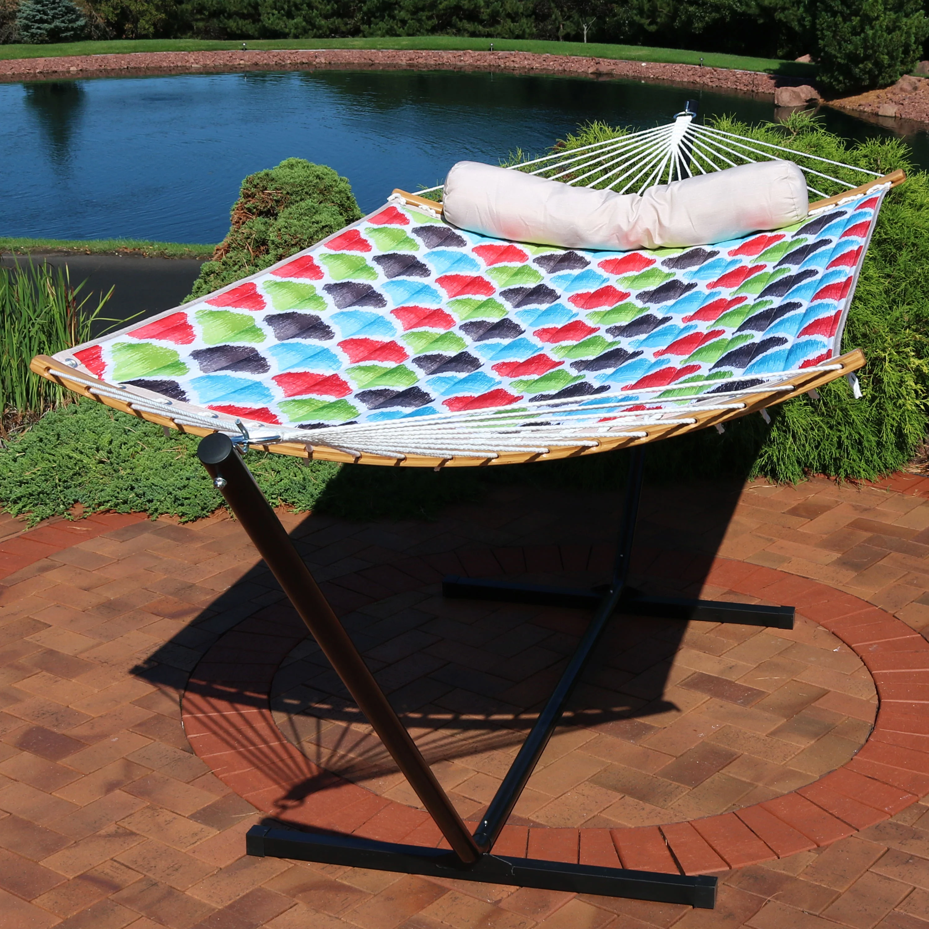Sunnydaze Quilted Hammock with Curved Bamboo Spreader Bar and Pillow - Vivd Multicolor Quatrefoil