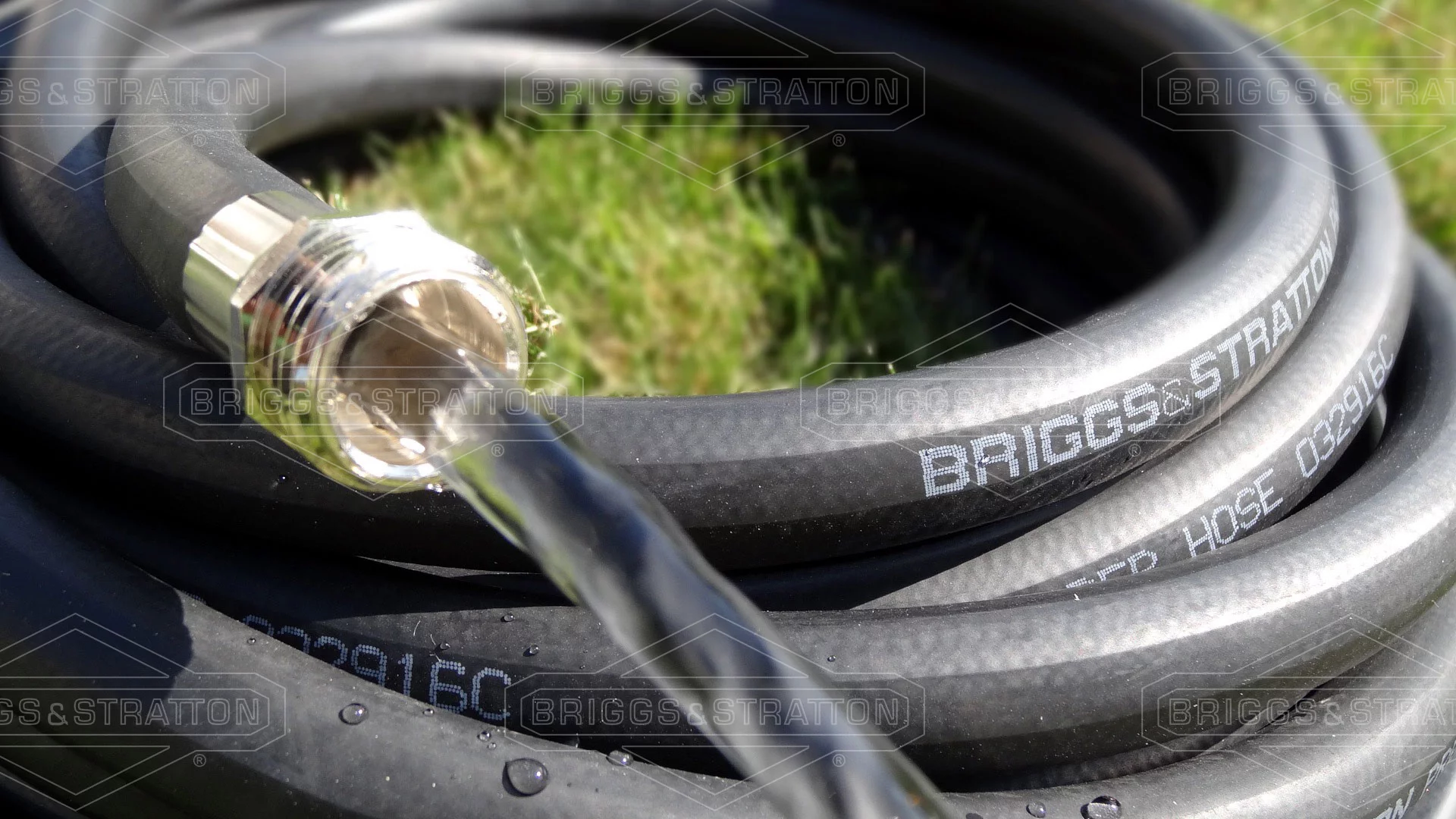 Briggs and Stratton Heavy-Duty Rubber Garden Hose (25ft)