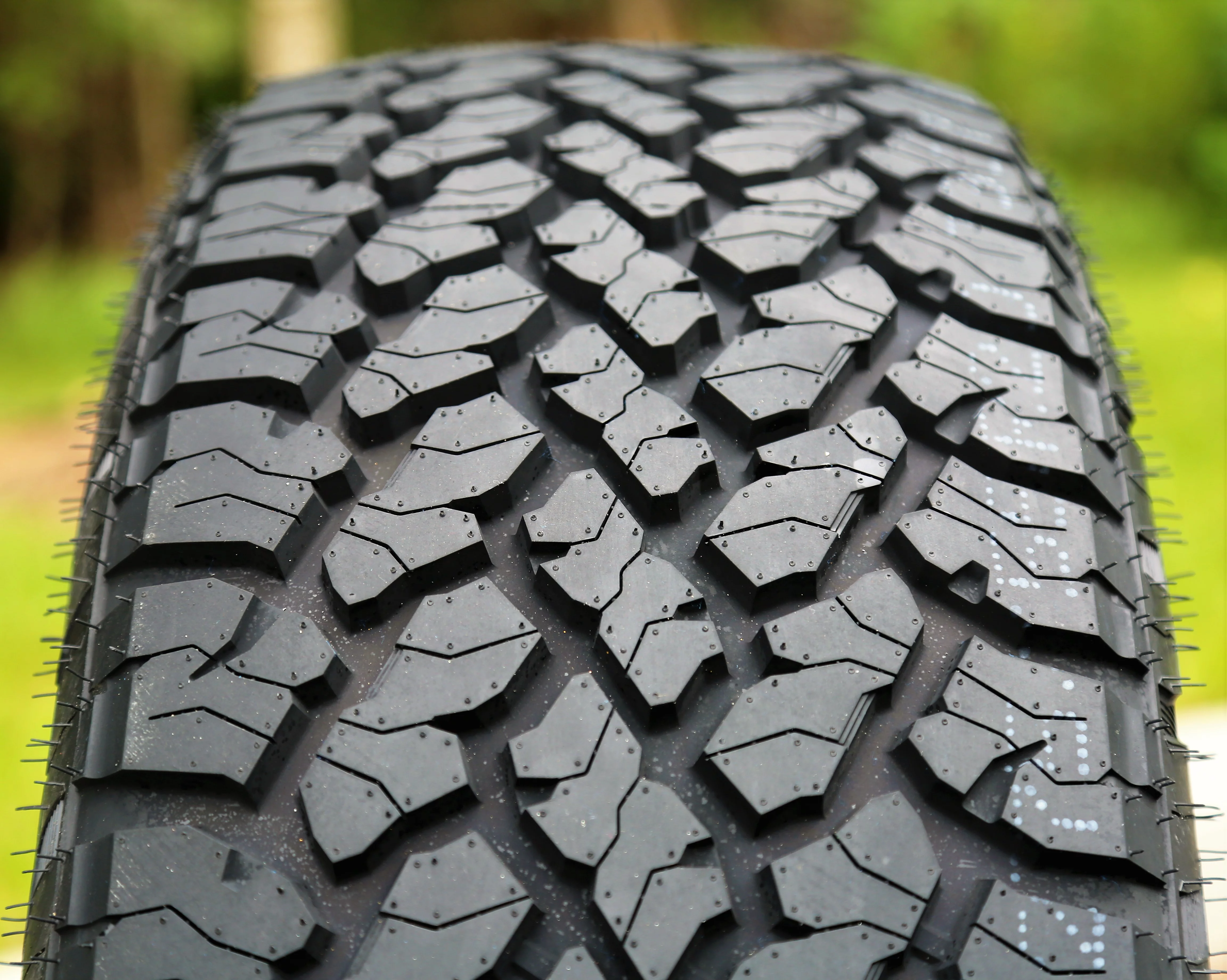 Lancaster LS-37 A/T 285/45R22 114H XL AT All Terrain Tire Fits: 2017-18 Chevrolet Silverado 1500 High Country, 2015-16 Chevrolet Silverado 1500 LTZ