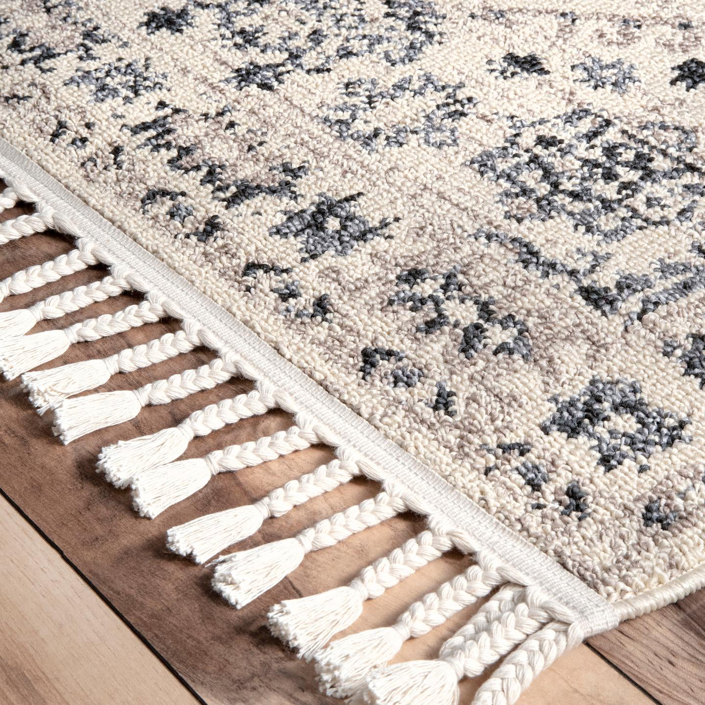 nuLOOM Nadine Persian Tassel Rug Area Rug