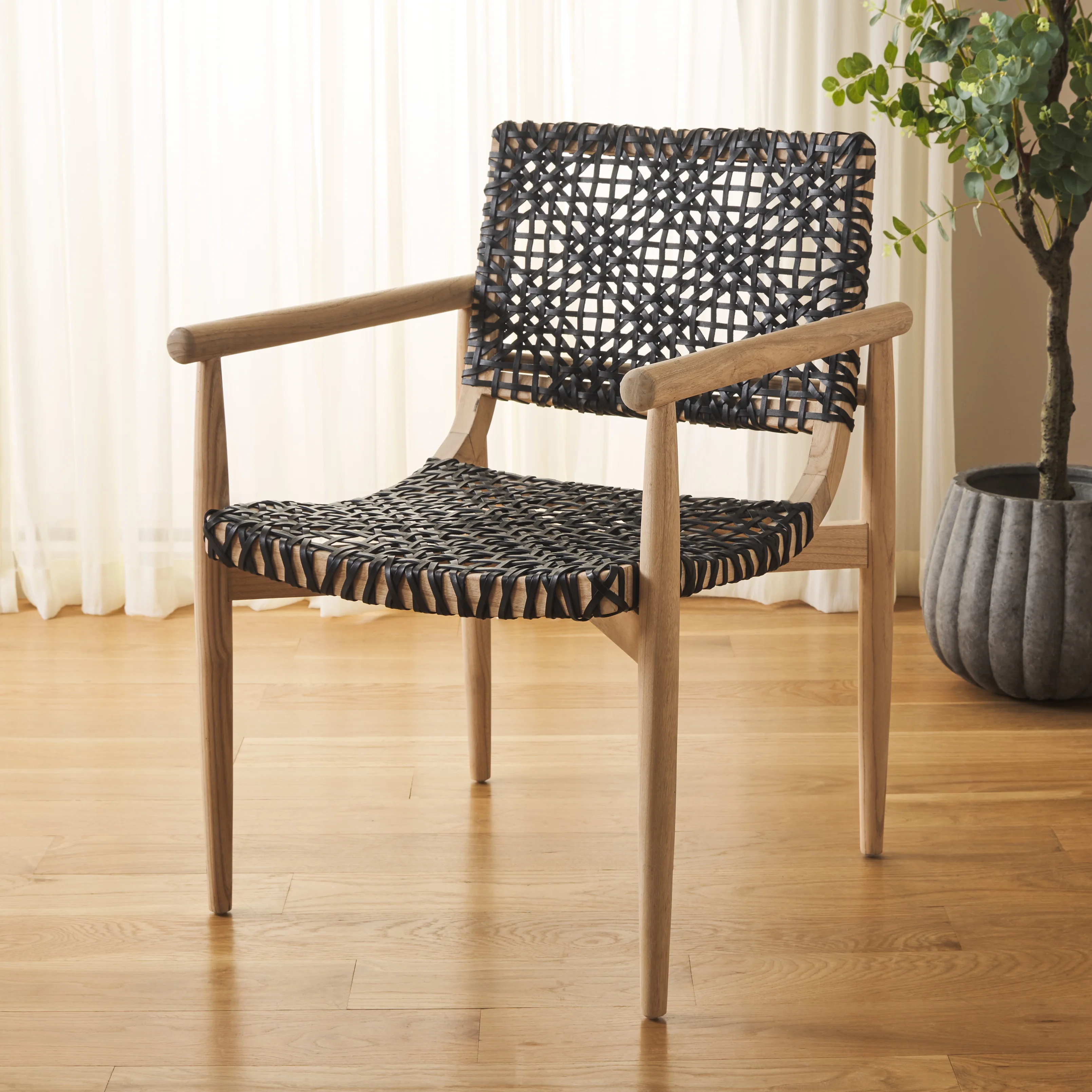 SAFAVIEH Sianna Accent Chairs, Natural/Black (22.8 in. W x 23.4 in. D x 32.9 in. H)