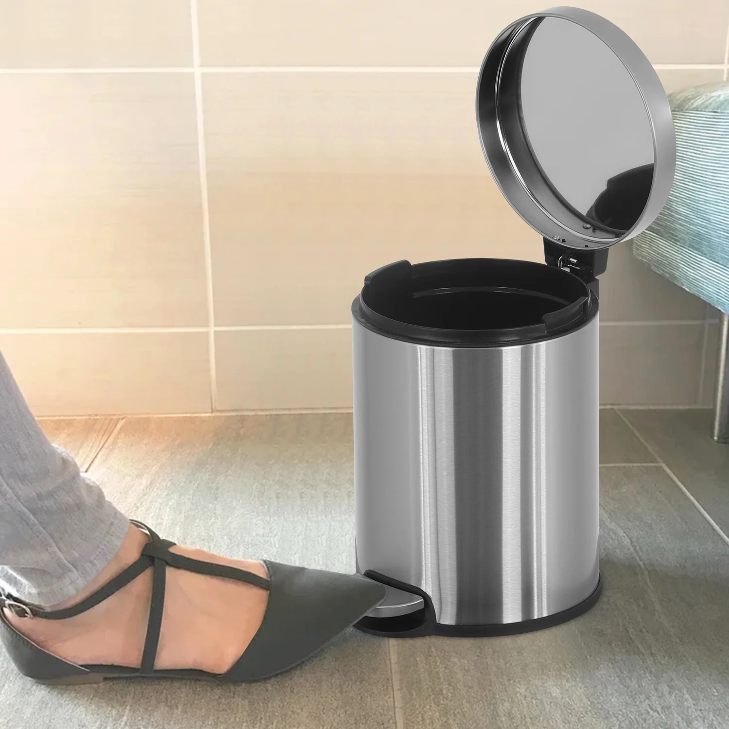 NiamVelo 6L/1.6Gallon Trash Can Mini Metal Step Trash Can with Lid Stainless Steel Garbage Can for Bathroom, Office, Kitchen,Silver（1 Pack）
