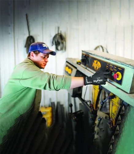 Ansell HyFlex 11-840 Ergonomic Abrasion-Resistant Nylon Spandex Nitrile Coated Industrial Gloves for Automotive, Fabrication - Small (7) Grey (3 Pairs)