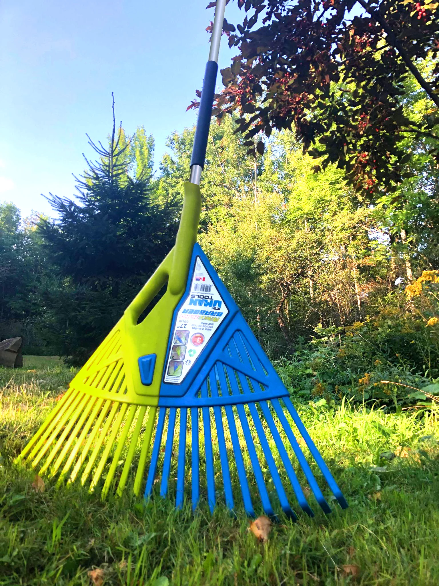 3 in 1 Leaf /Lawn Rake & Grabber with Telescopic Metal Handle