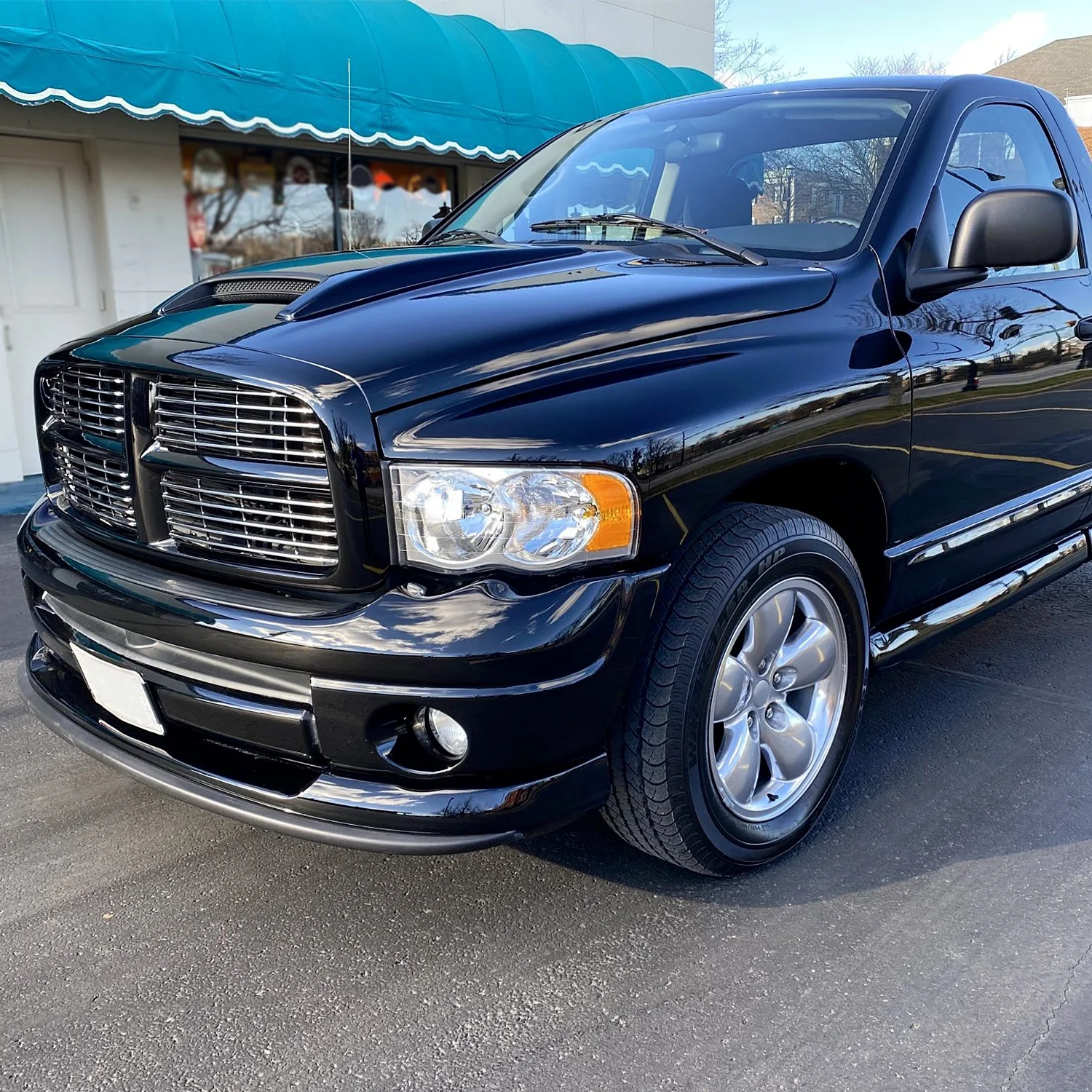 Spec-D Tuning Chrome Headlights Compatible with 2002-2005 Dodge Ram 1500, 2003-2005 Ram 2500 3500 L+R Pair Head Light Lamp Assembly