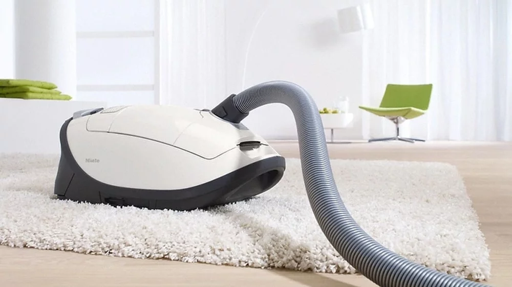 Miele Complete C3 Cat & Dog Powerline Canister Vacuum (Lotus White)