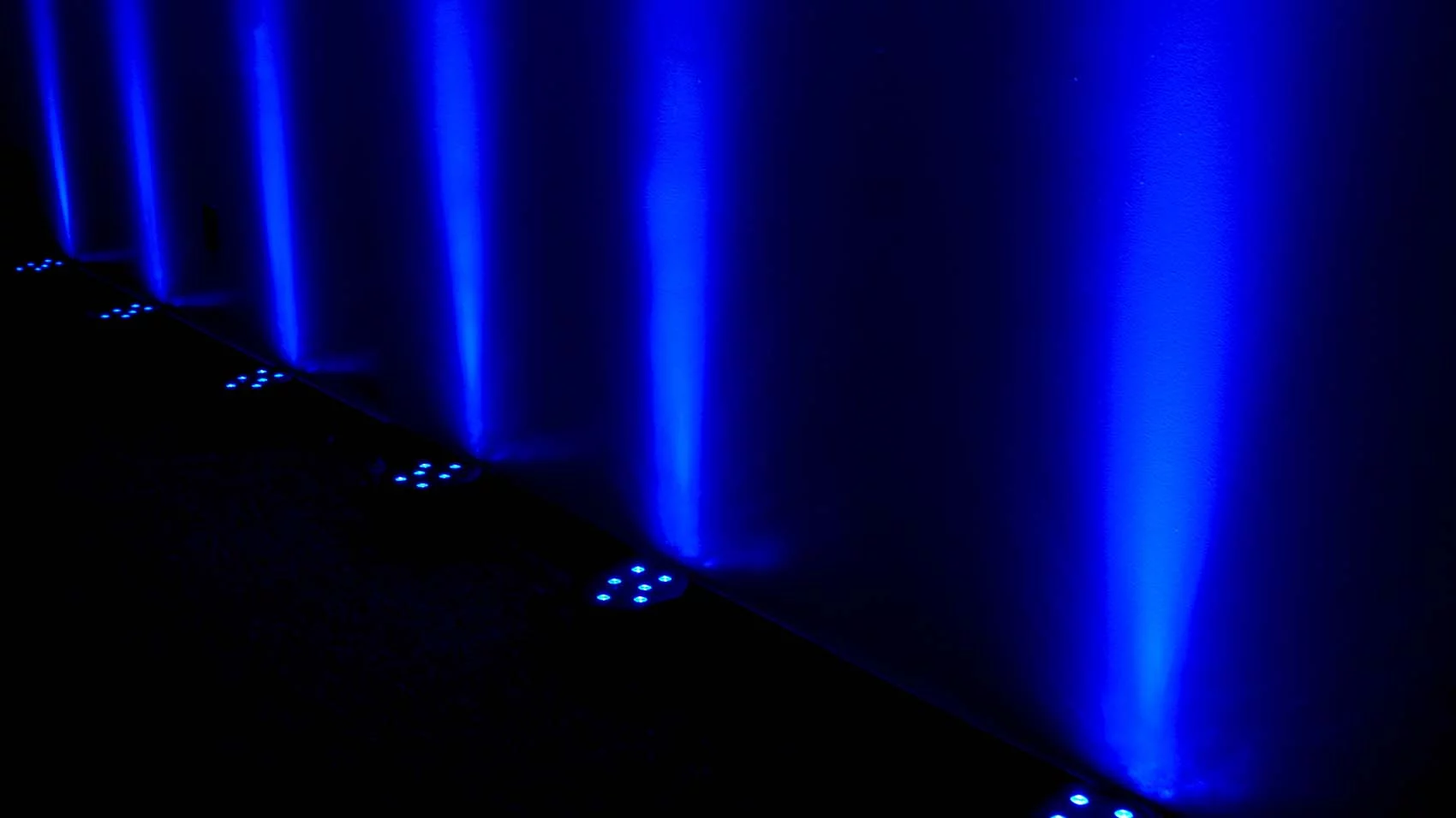 (2) Rockville 8 Ft. Totem Stands+DJ Facade+(4) Battery Powered Wash Up-Lights